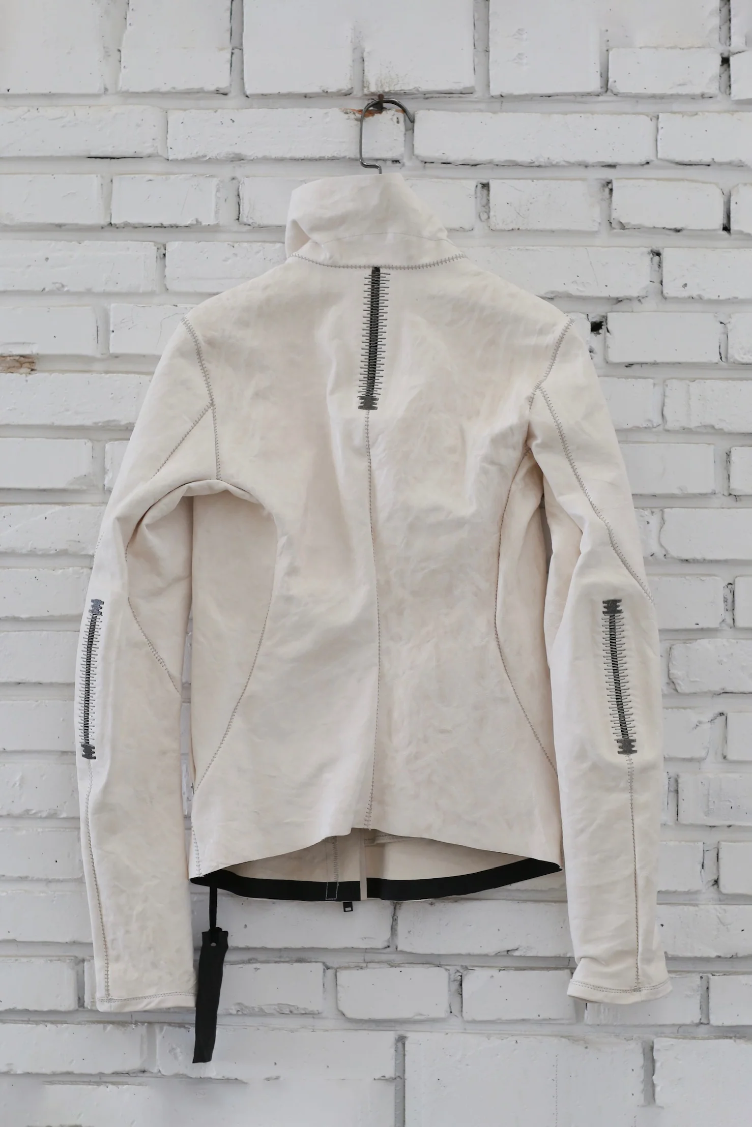 Isaac Sellam Fall/Winter 2025 High-Neck Asymmetrical Jacket, Two-Way Zipper, Lambskin, France. IS-PRUDENTE-CRASSE POU H26-PLATRE - Image 2