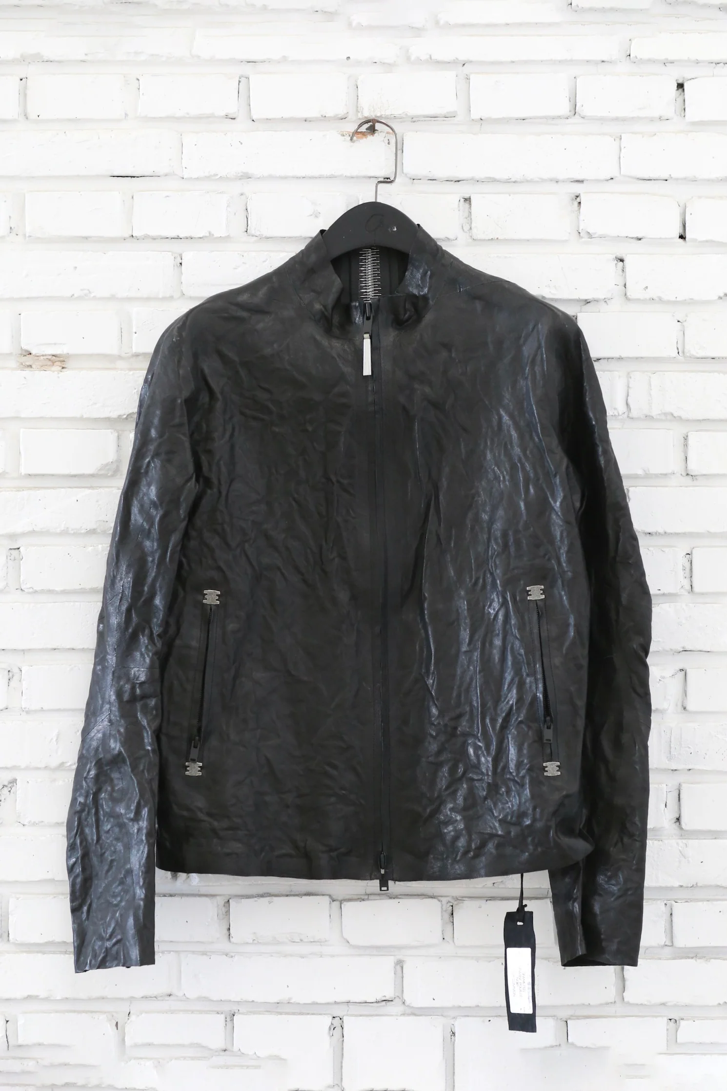 ISAAC Sellam Fall/Winter 2025 Lambskin Jacket with Back Ribbon Stand Collar, France. IS-SEAMLESS-CRASSE POUILLE H26-NOIR