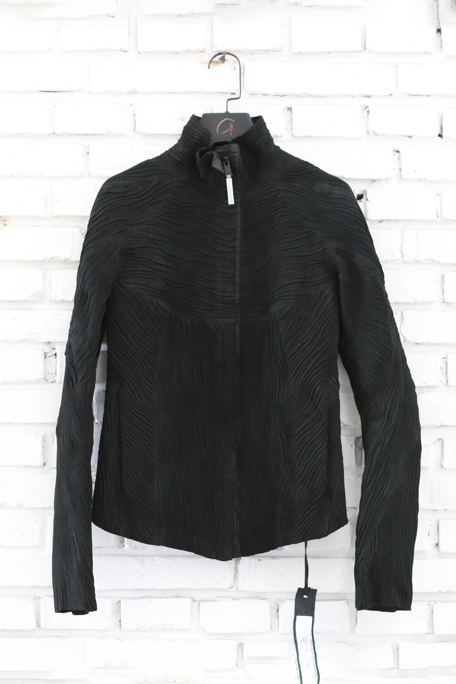 ISAAC Sellam Fall/Winter 2025 Sculptural Zipper Jacket, Lambskin, France. IS-ECORCHÉE-MAREE BASSE H26-NOIR