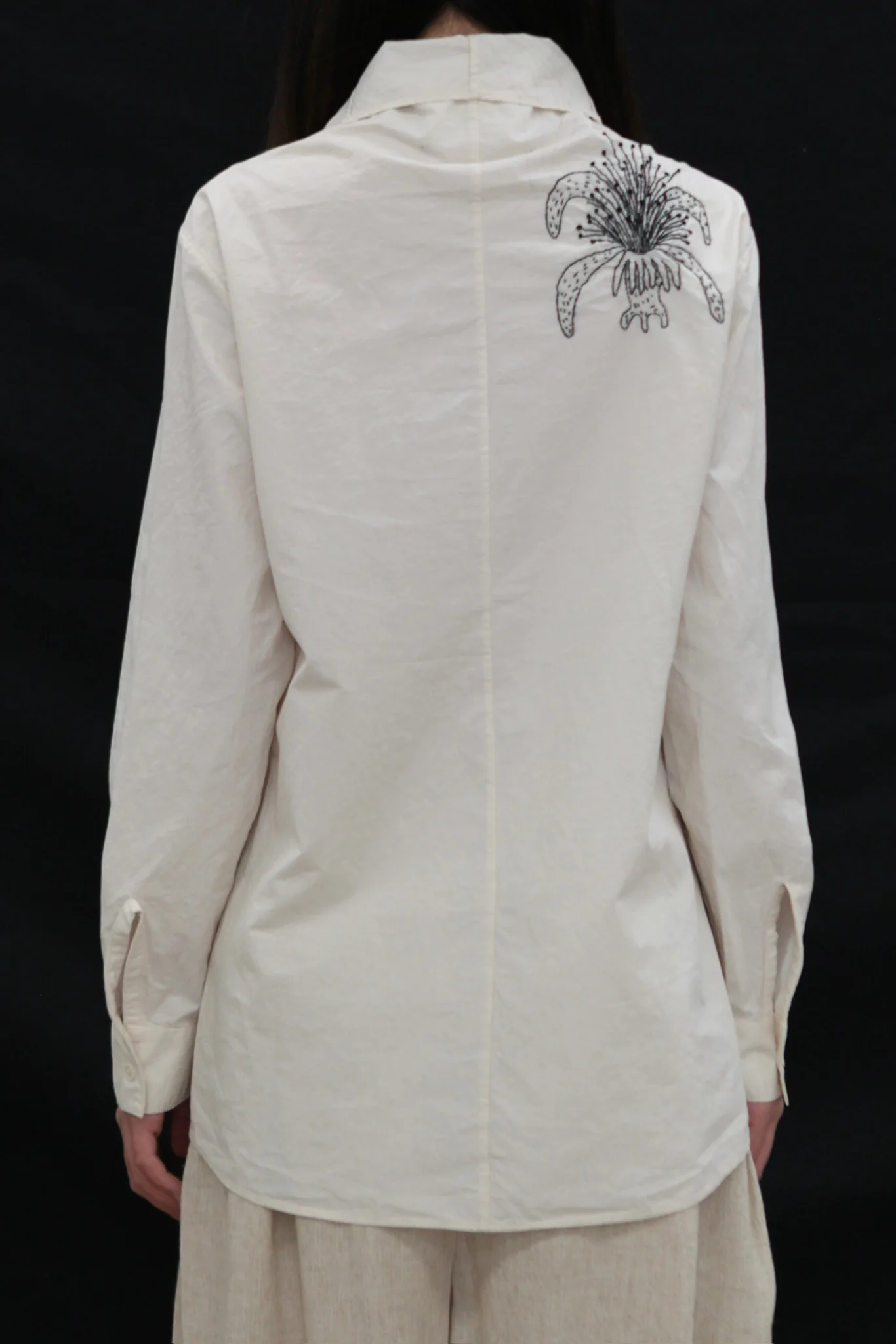 KINYAN LAM 25 Spring/Summer Hand-embroidered high collar shirt KYL-V2ST06-B-HB White - Image 2