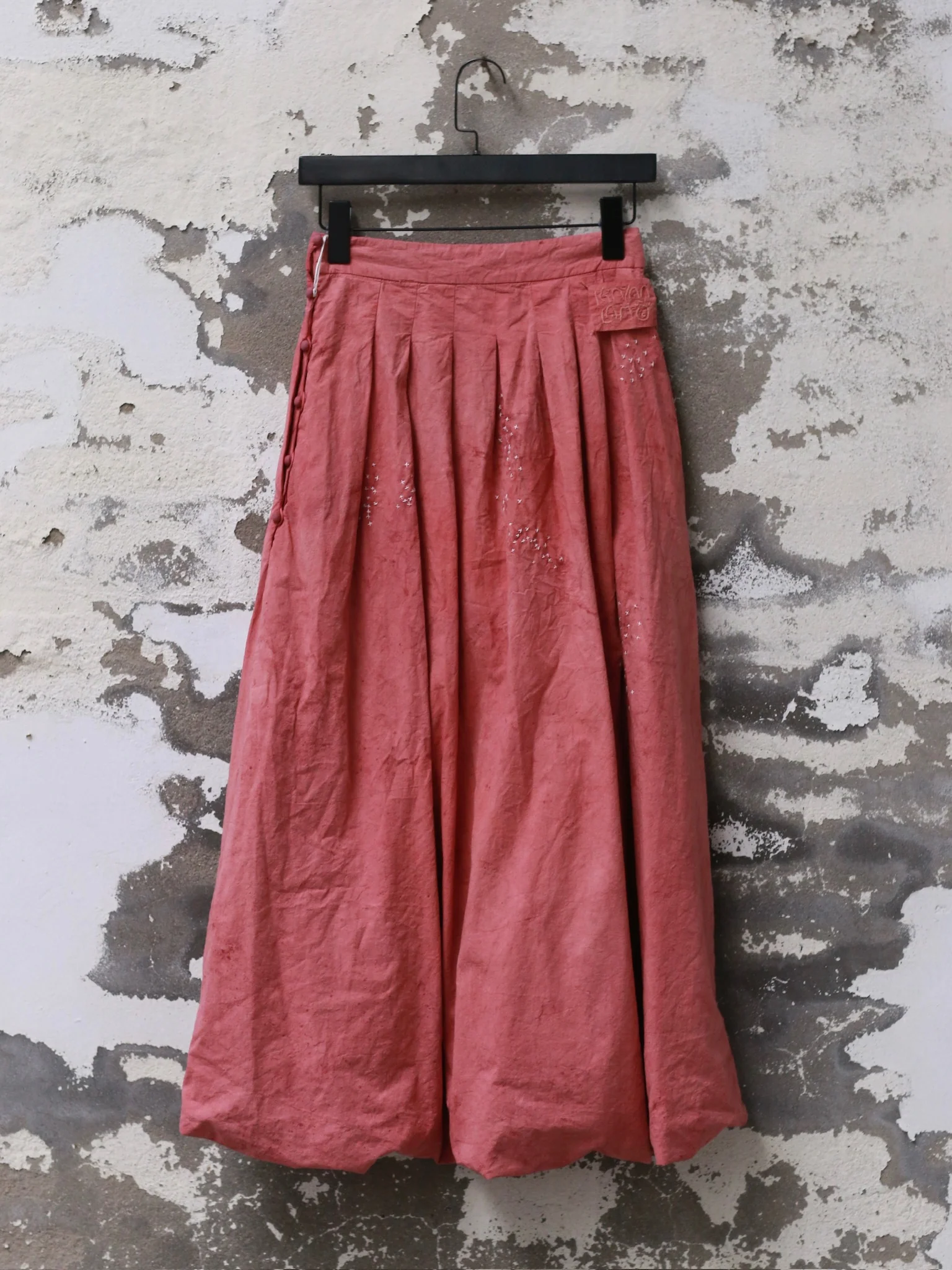 KINYAN LAM 25 Spring/Summer Natural Dye Pleated Balloon Skirt KYL-V2SKT02-R-HONG Pink - Image 4