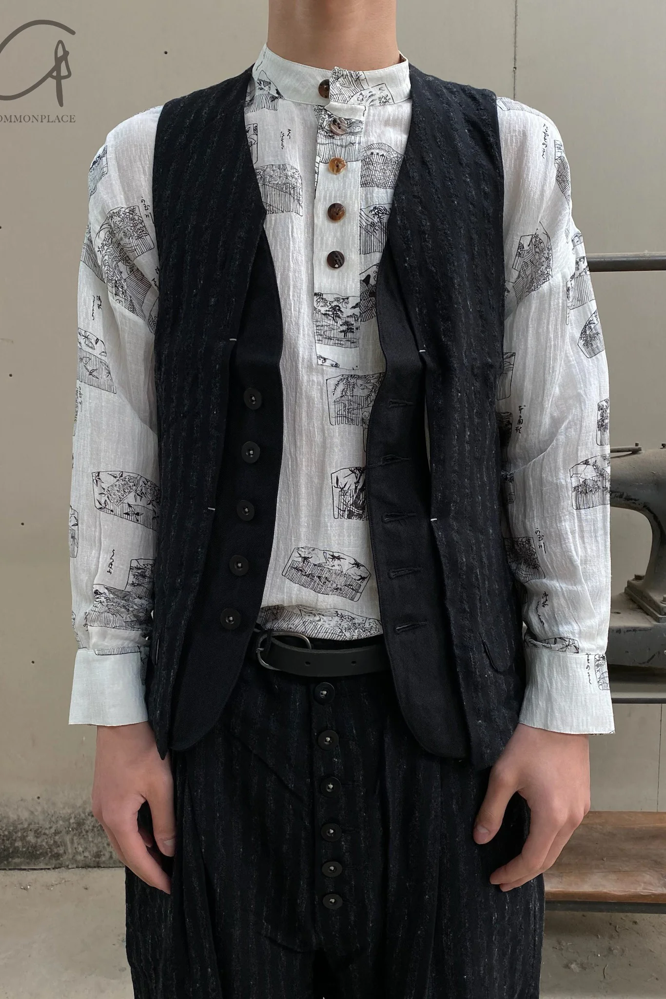 KLASICA black vest 22C-47GLT - Image 2