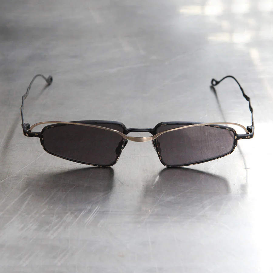kuboraum sunglasses black thin frame with gold embellishment irregular temples KBM-51-19BR2gray-HEI (H73 51-19 BR 2gray) black - Image 3