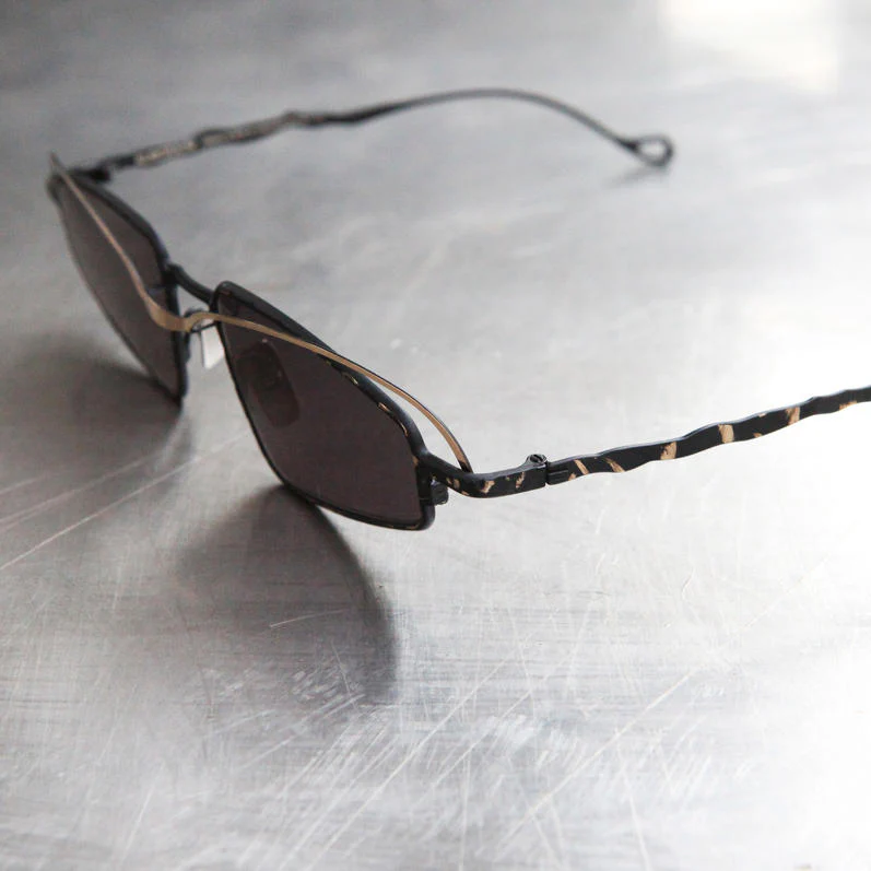 kuboraum sunglasses black thin frame with gold embellishment irregular temples KBM-51-19BR2gray-HEI (H73 51-19 BR 2gray) black - Image 4