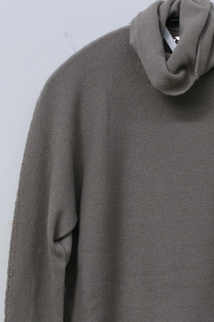 Label Under Construction high -neck arched sweater YMSW57 DV - Image 4