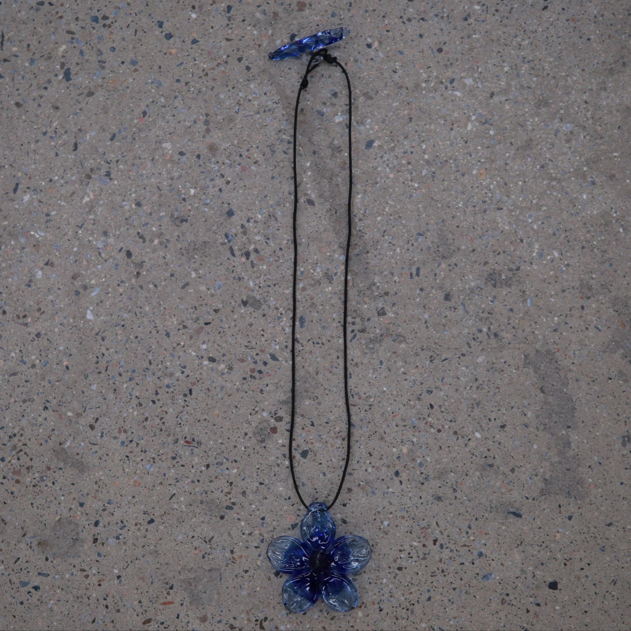 LEVENS 25 Spring/Summer Hibiscus Necklace LVS-SS2502HIBN-BL-LAN Blue - Image 2