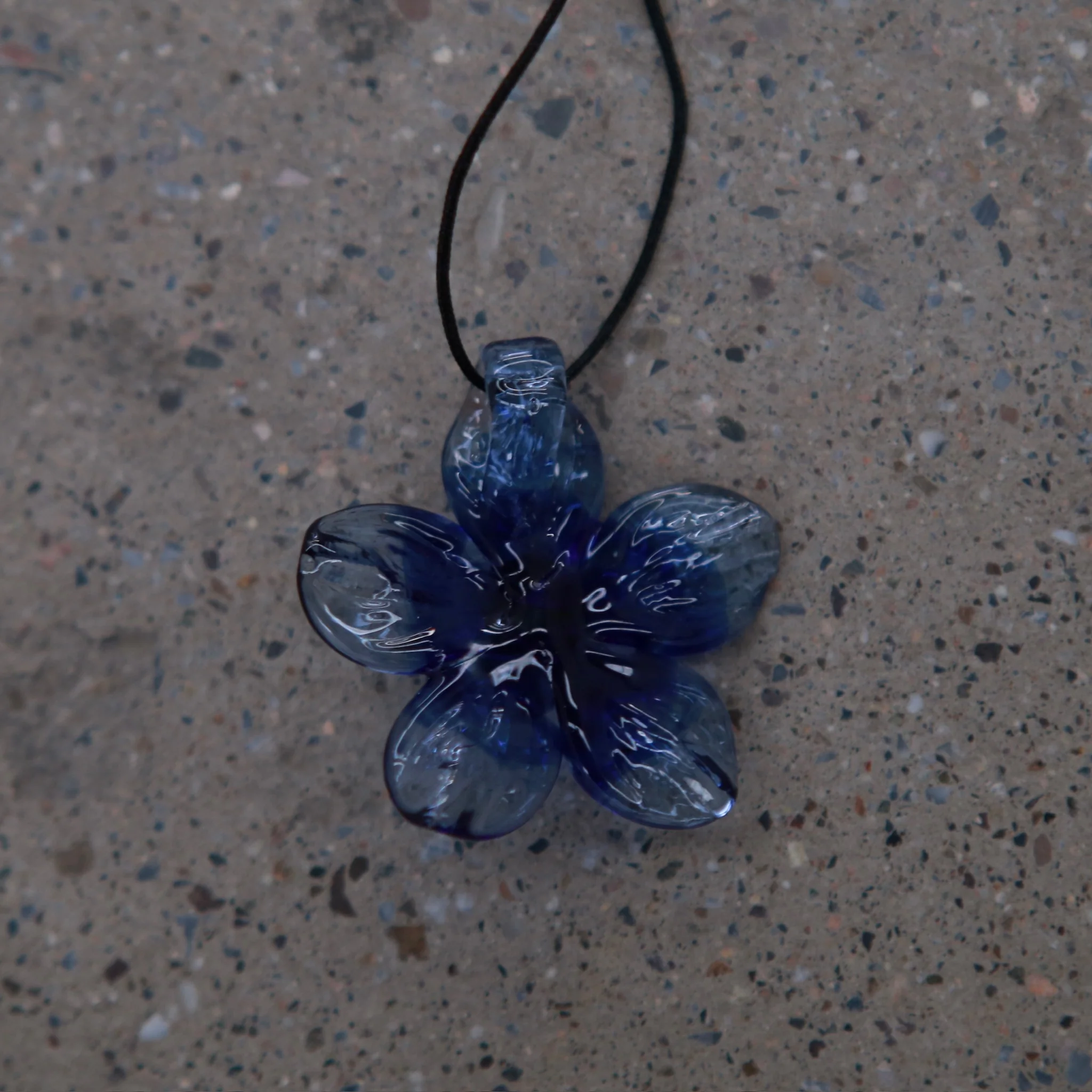 LEVENS 25 Spring/Summer Hibiscus Necklace LVS-SS2502HIBN-BL-LAN Blue - Image 3