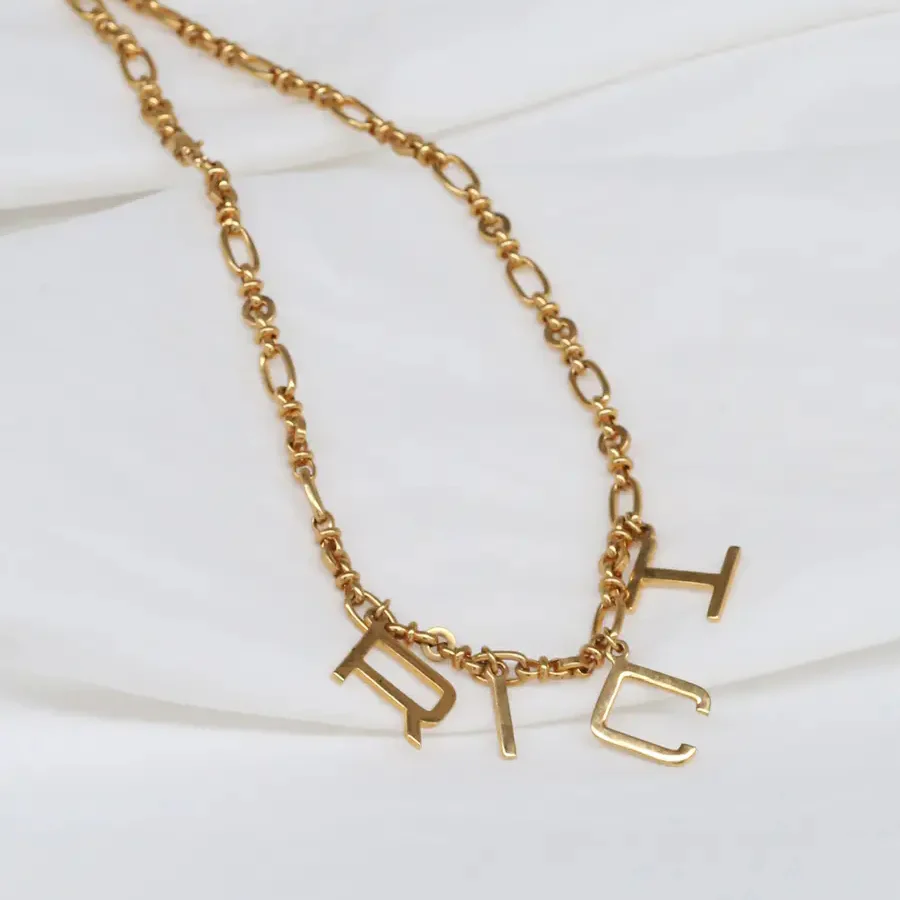 LINDA FARROW &times; ALESSANDRA RICH letter necklace LUC-XL-JIN gold