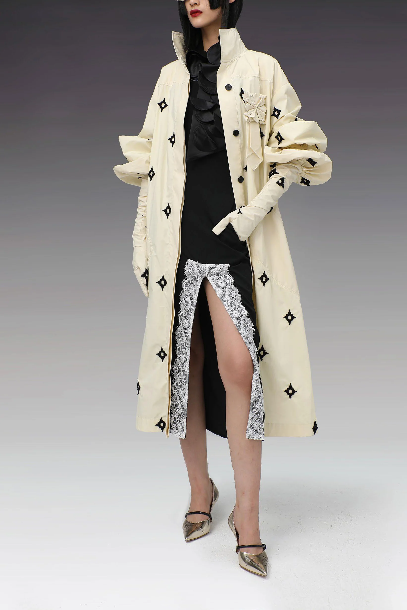 Louis Shengtao Chen Beige Star Jacquard Trench Coat 2251187 - Image 3