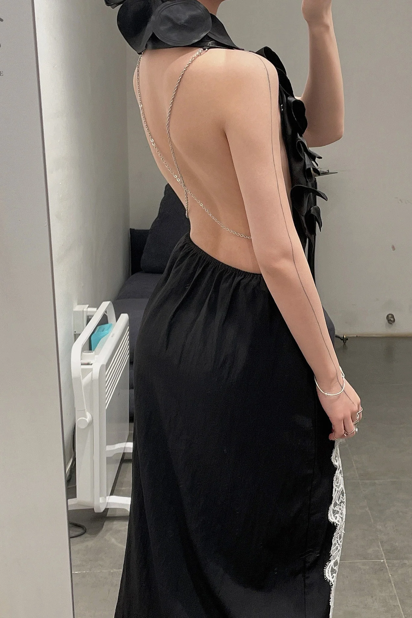 Louis Shengtao Chen black open back chain dress 2251109 - Image 6