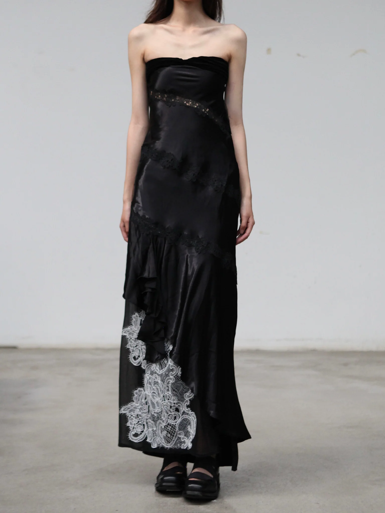 Maison Yiy Asymmetrical Lace Appliqué Strapless Dress MY-MY26SC01-1-Black - Image 7