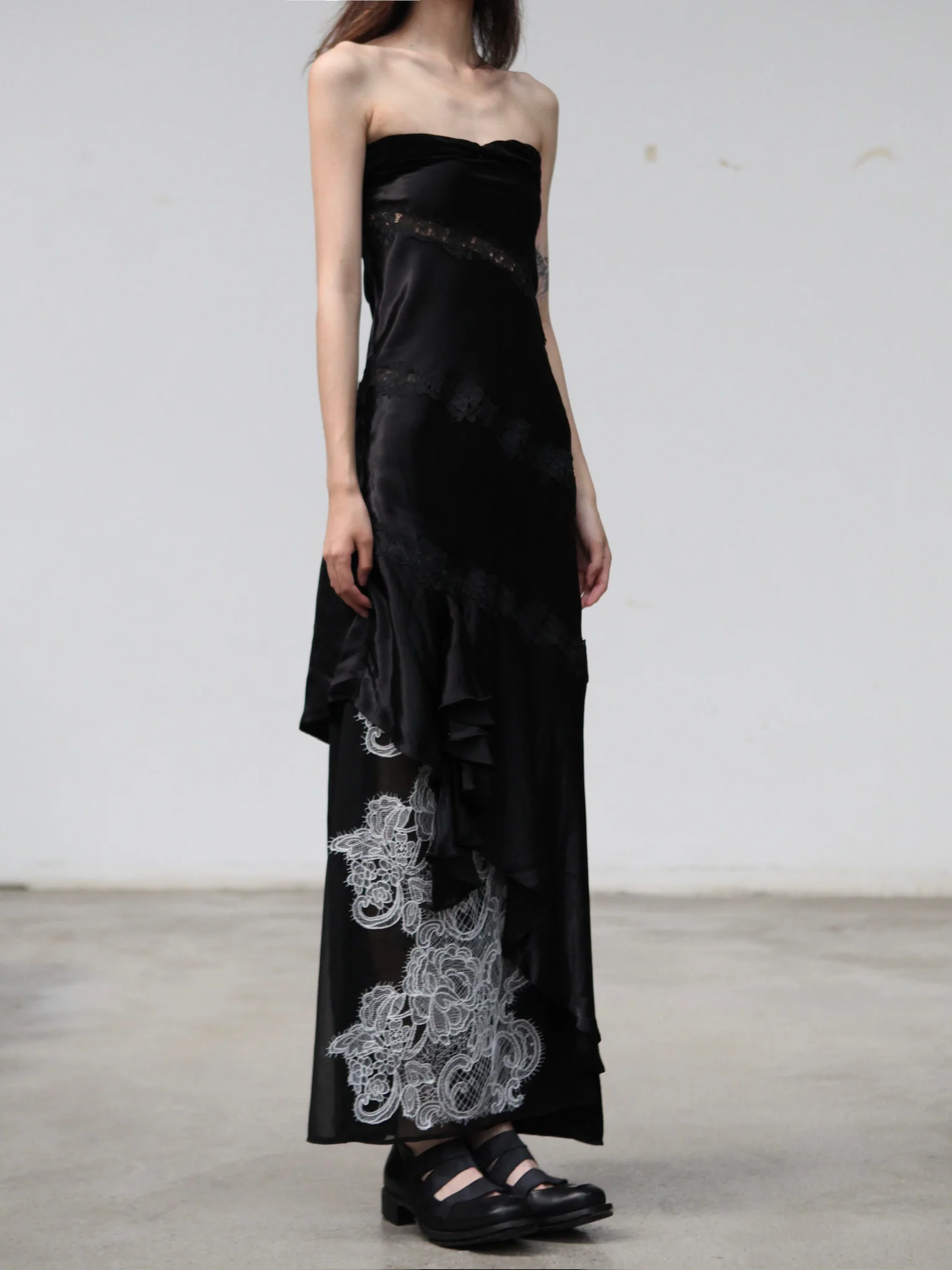 Maison Yiy Asymmetrical Lace Appliqué Strapless Dress MY-MY26SC01-1-Black - Image 8