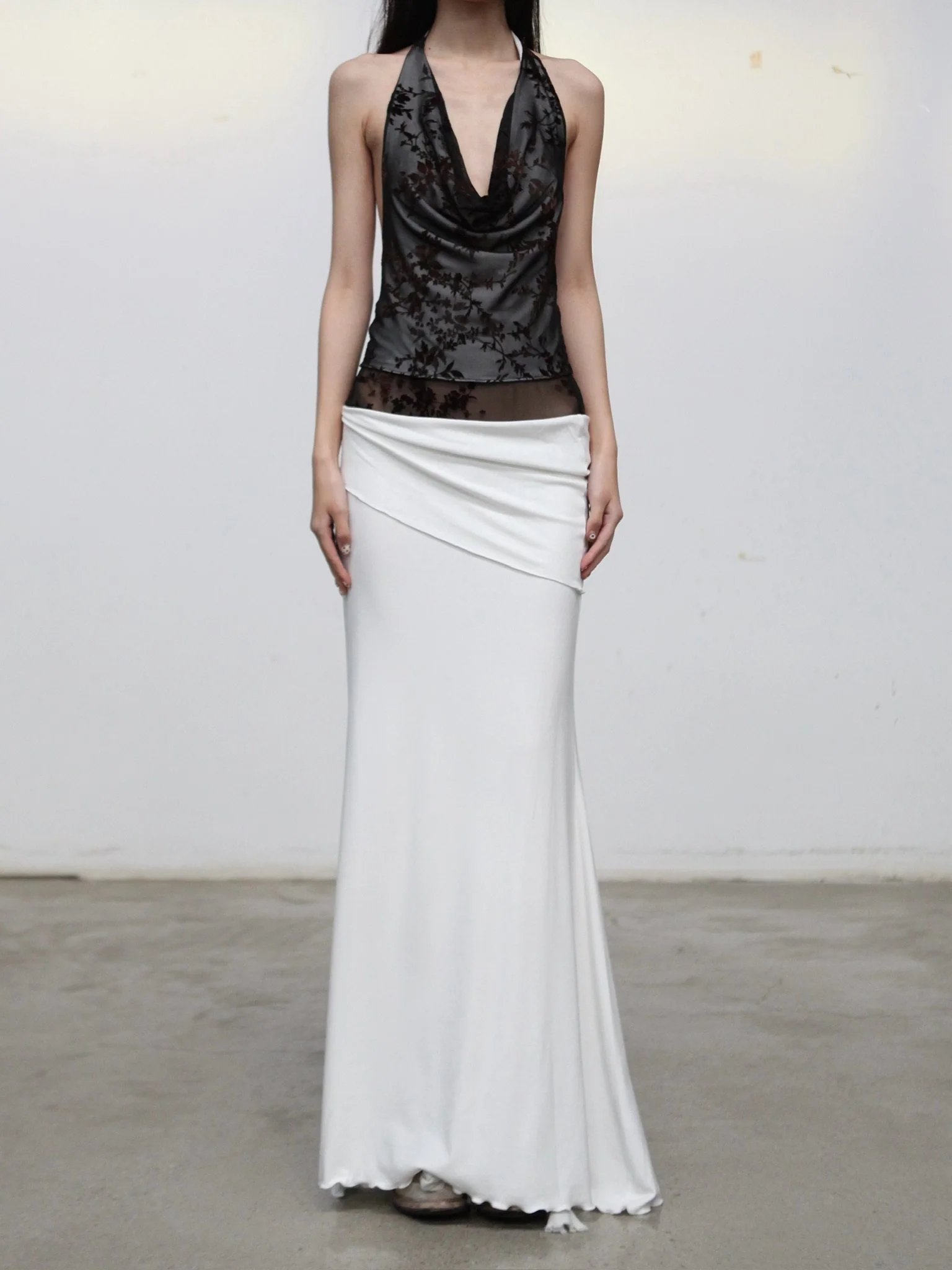 Maison Yiy Spring/Summer 2026 Halter Neck Pleated Cropped Top Vest MY-MYS26A10-3-INK BLACK - Image 5