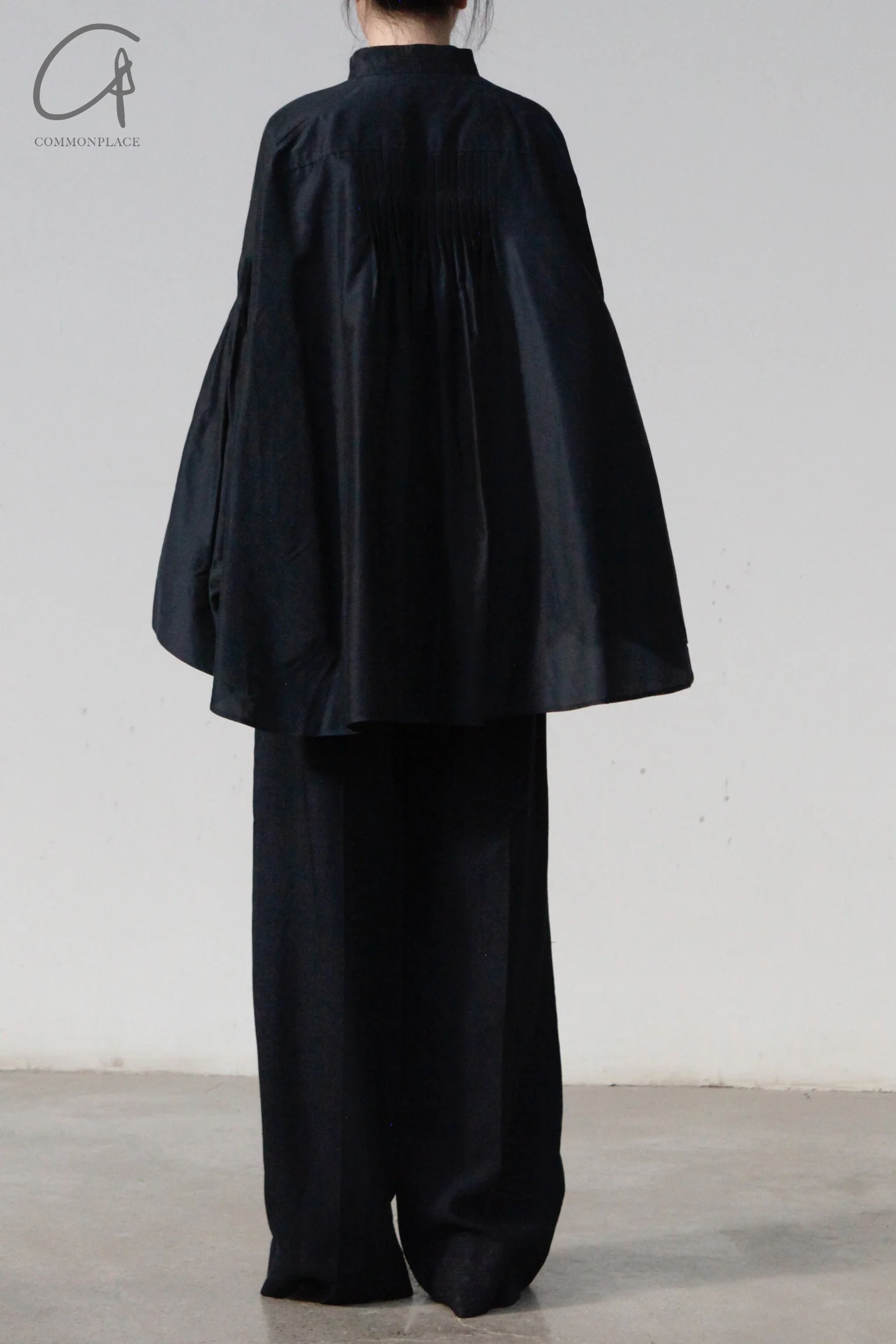 mame kurogouchi viscose hemp high waist pants MM22SS PT036 navy blue - Image 6