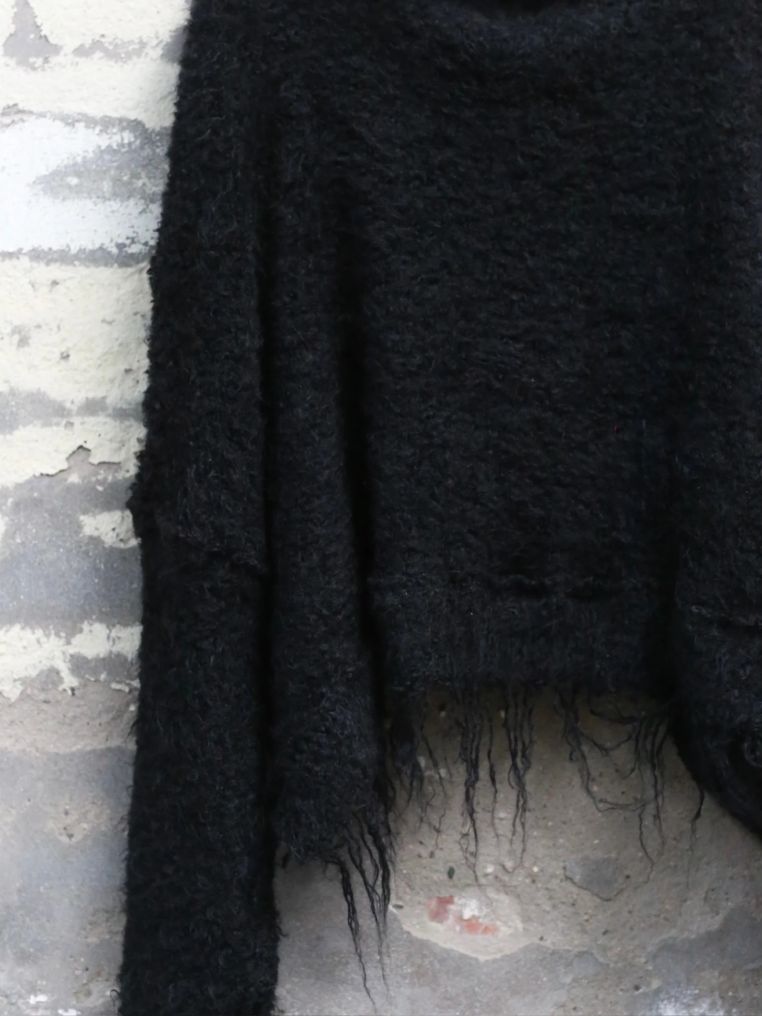 Marc Le Bihan Fall/Winter 2025 Egyptian Cropped Sweater with Trim 2775 MLB-2775-NOIR - Image 3