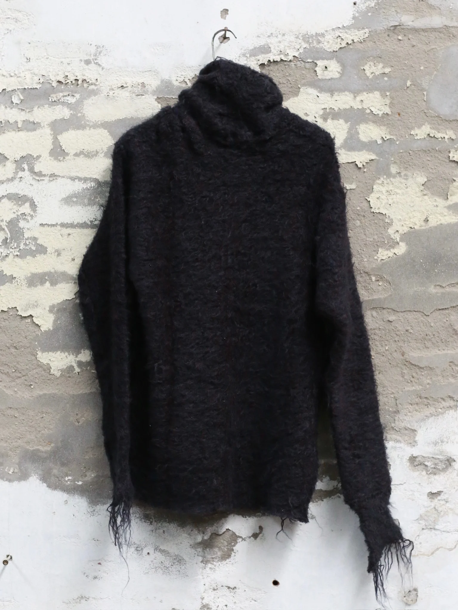 Marc Le Bihan Fall/Winter 2025 Egyptian-inspired Long Turtleneck Sweater MLB-2776-GRIS FONCE - Image 4