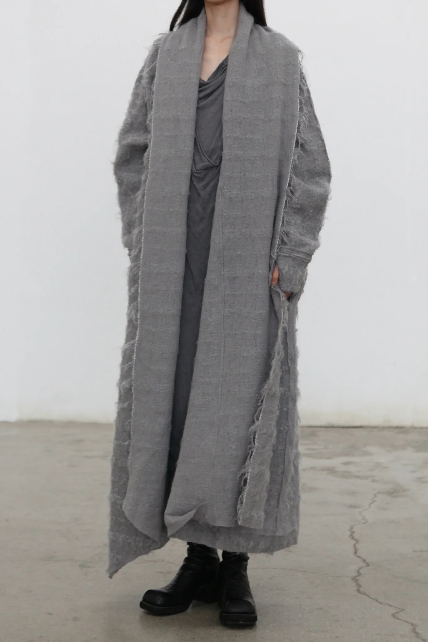 Marc Le Bihan Fall/Winter 2025 Long Cardigan with Brooch Decoration 2735 (France) MLB-2735-25AW-GRIS