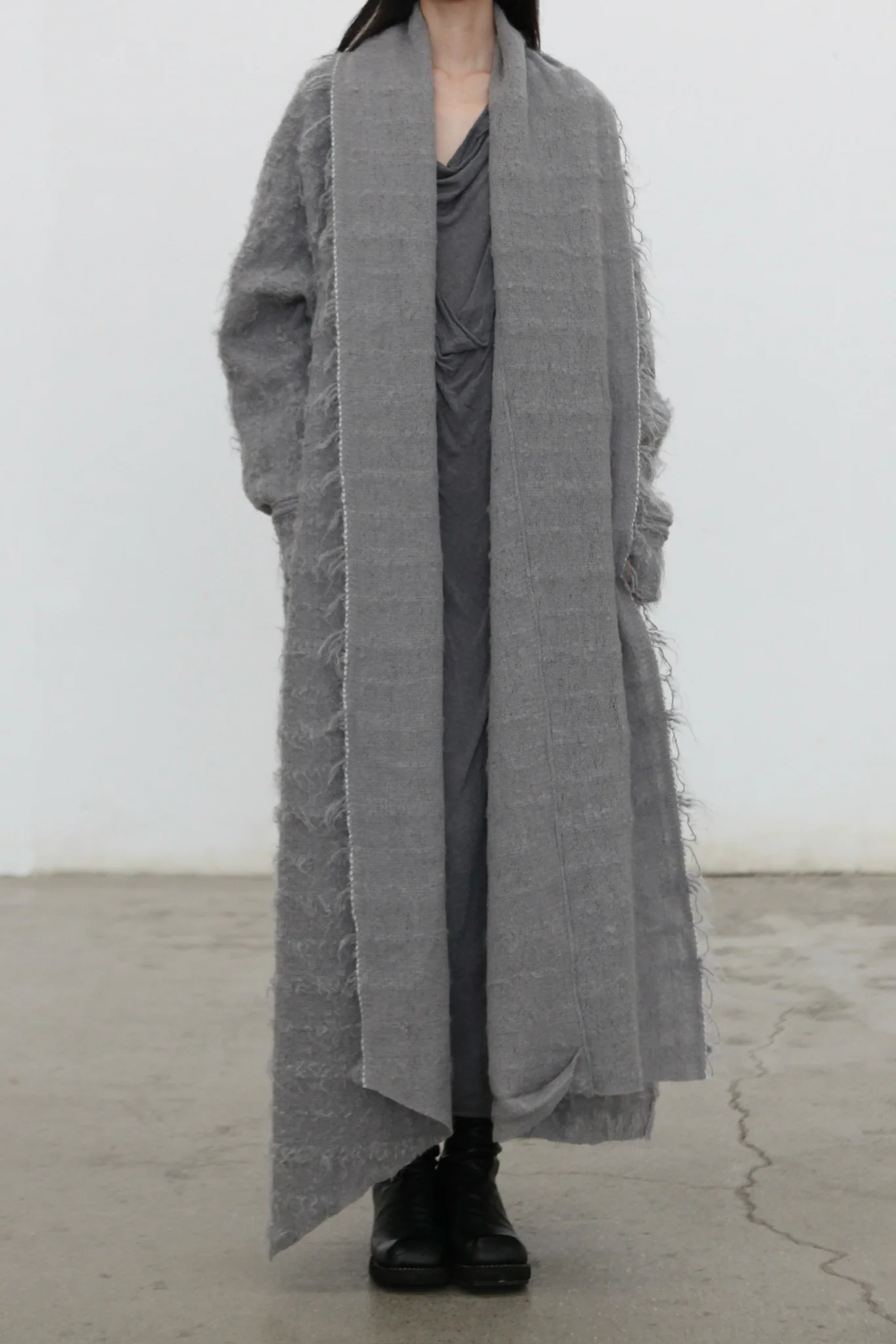 Marc Le Bihan Fall/Winter 2025 Long Cardigan with Brooch Decoration 2735 (France) MLB-2735-25AW-GRIS - Image 2