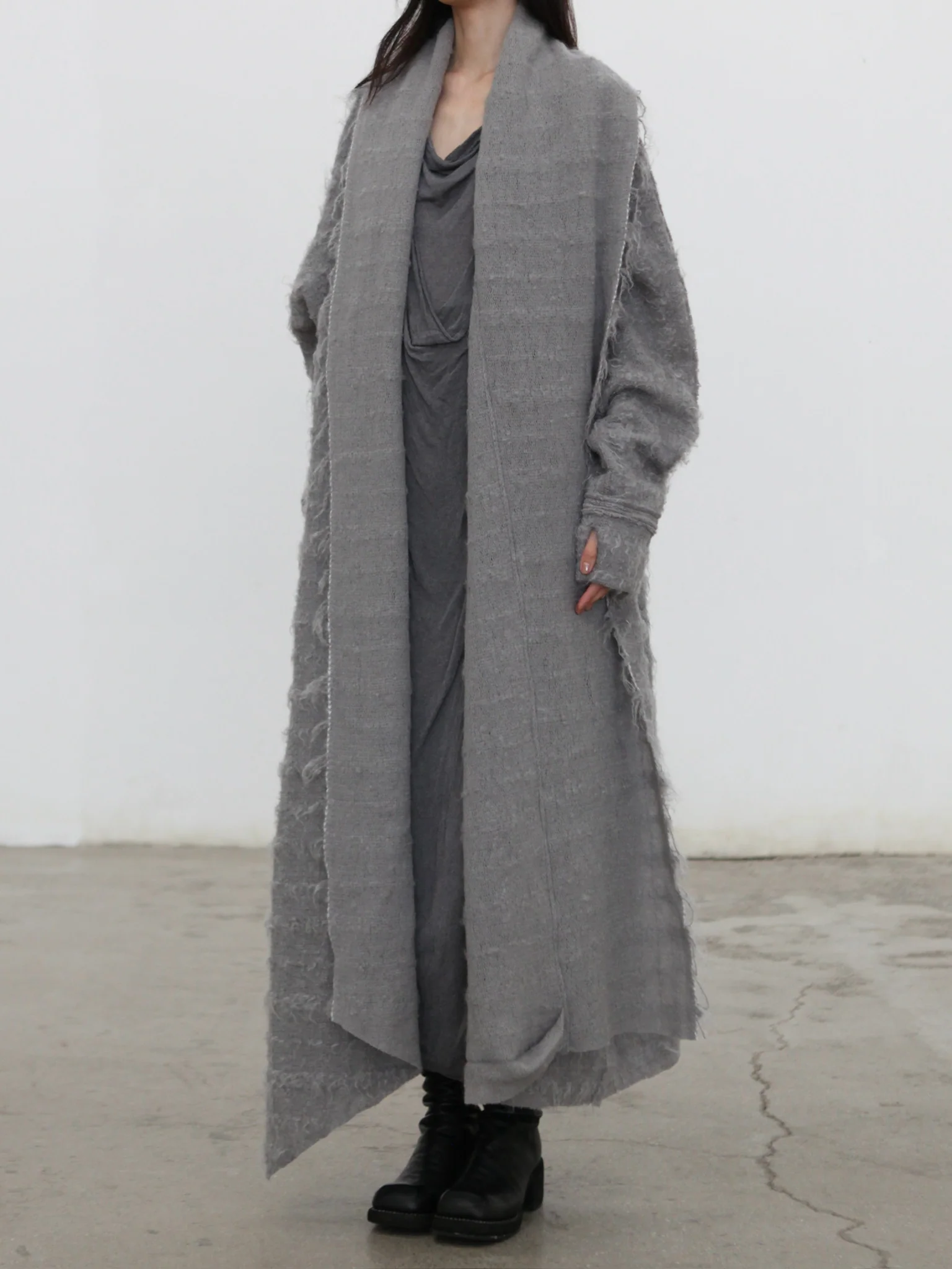 Marc Le Bihan Fall/Winter 2025 Long Cardigan with Brooch Decoration 2735 (France) MLB-2735-25AW-GRIS - Image 4