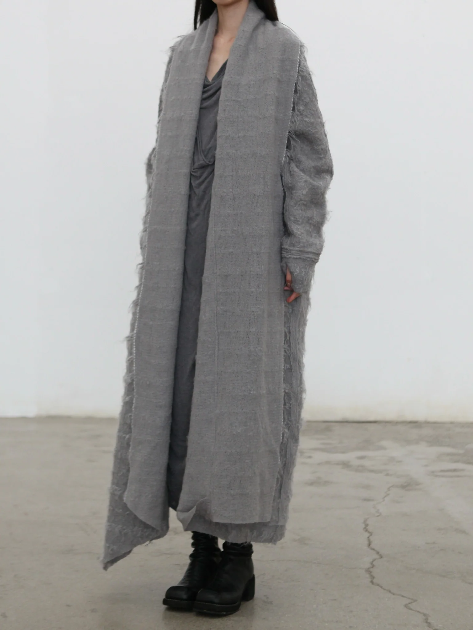 Marc Le Bihan Fall/Winter 2025 Long Cardigan with Brooch Decoration 2735 (France) MLB-2735-25AW-GRIS - Image 5