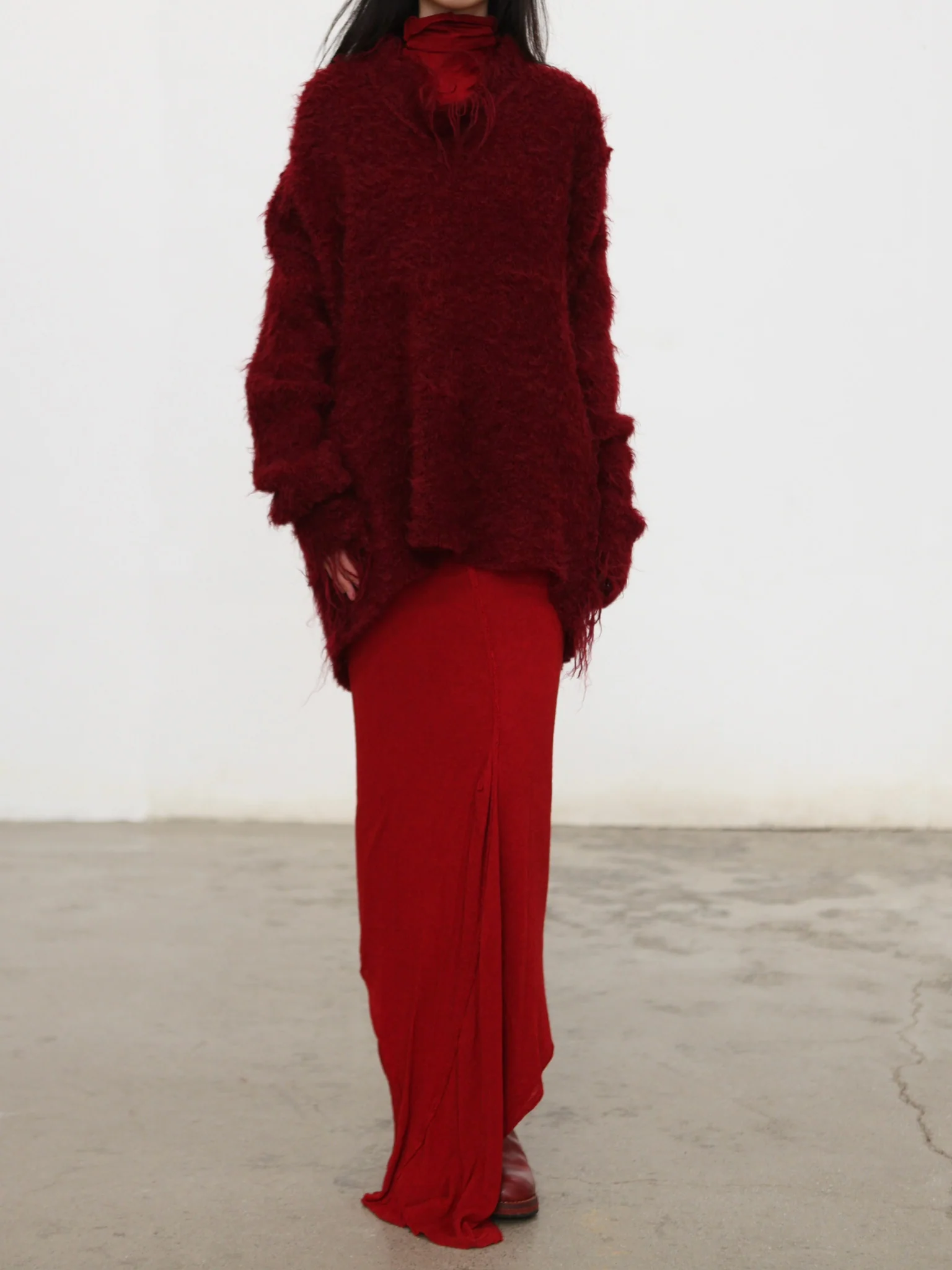 Marc Le Bihan Fall/Winter 2025 Long Egyptian-Style V-Neck Sweater 2777 MLB-2777-GUN - Image 4
