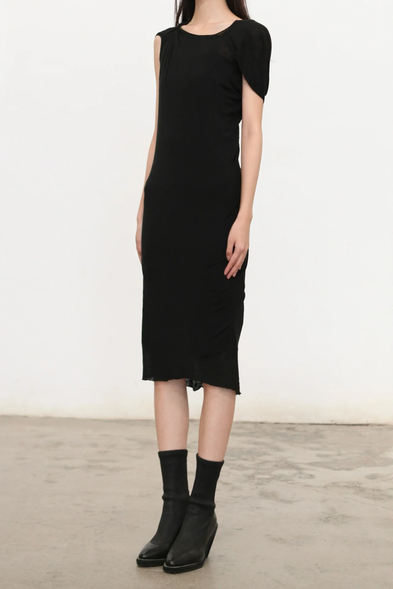 Marc Le Bihan Fall/Winter 2025 Short Off-Shoulder Dress MLB-2866-NOIR - Image 2