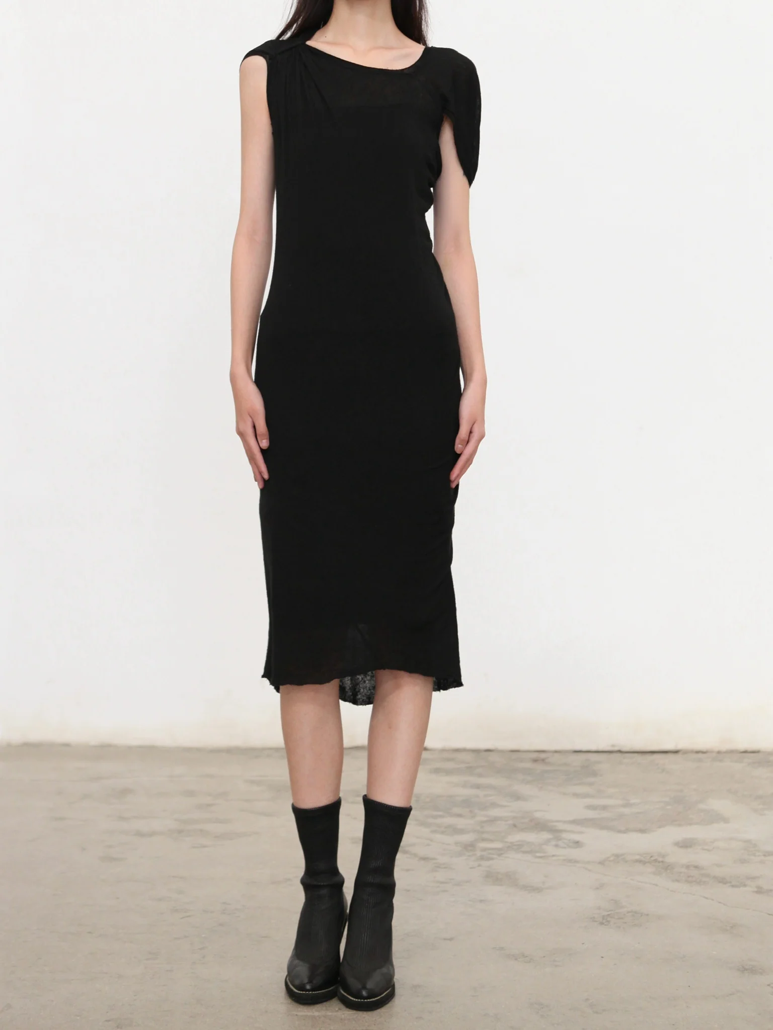 Marc Le Bihan Fall/Winter 2025 Short Off-Shoulder Dress MLB-2866-NOIR - Image 3