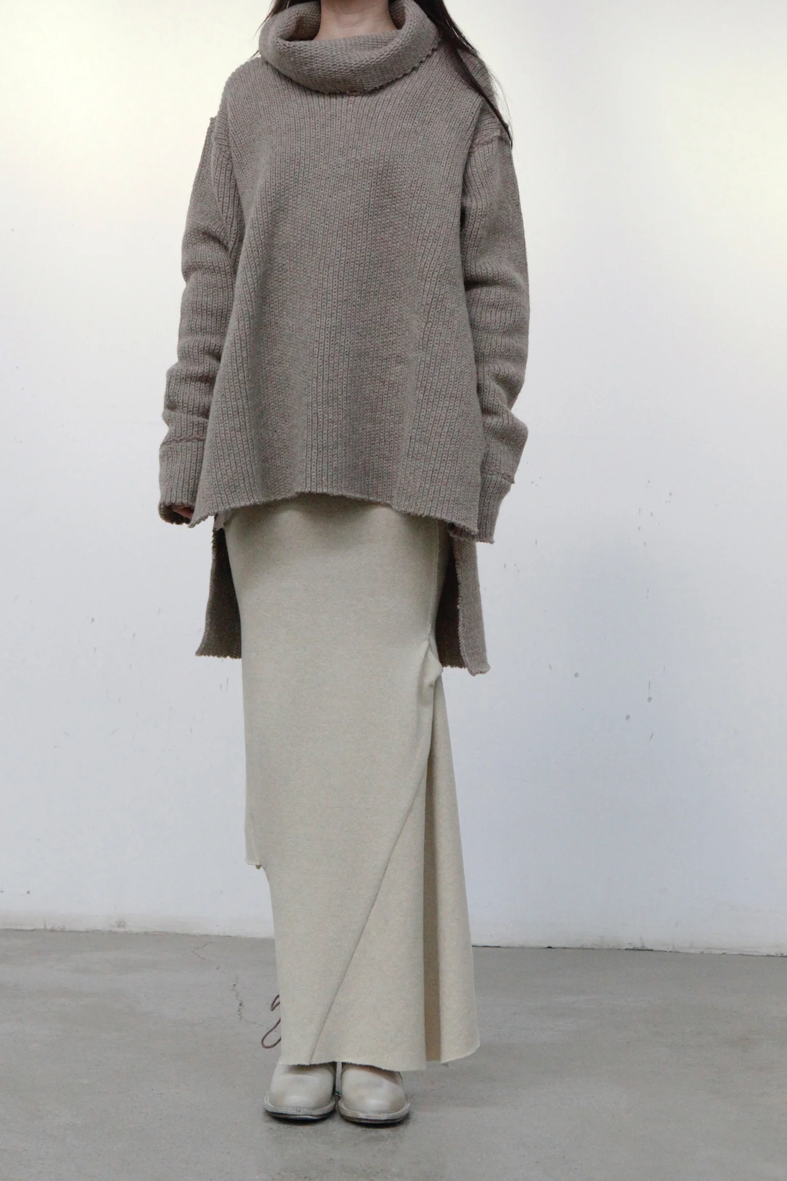 Marc le bihan round neck sweater 2772 taupe gray -brown - Image 3