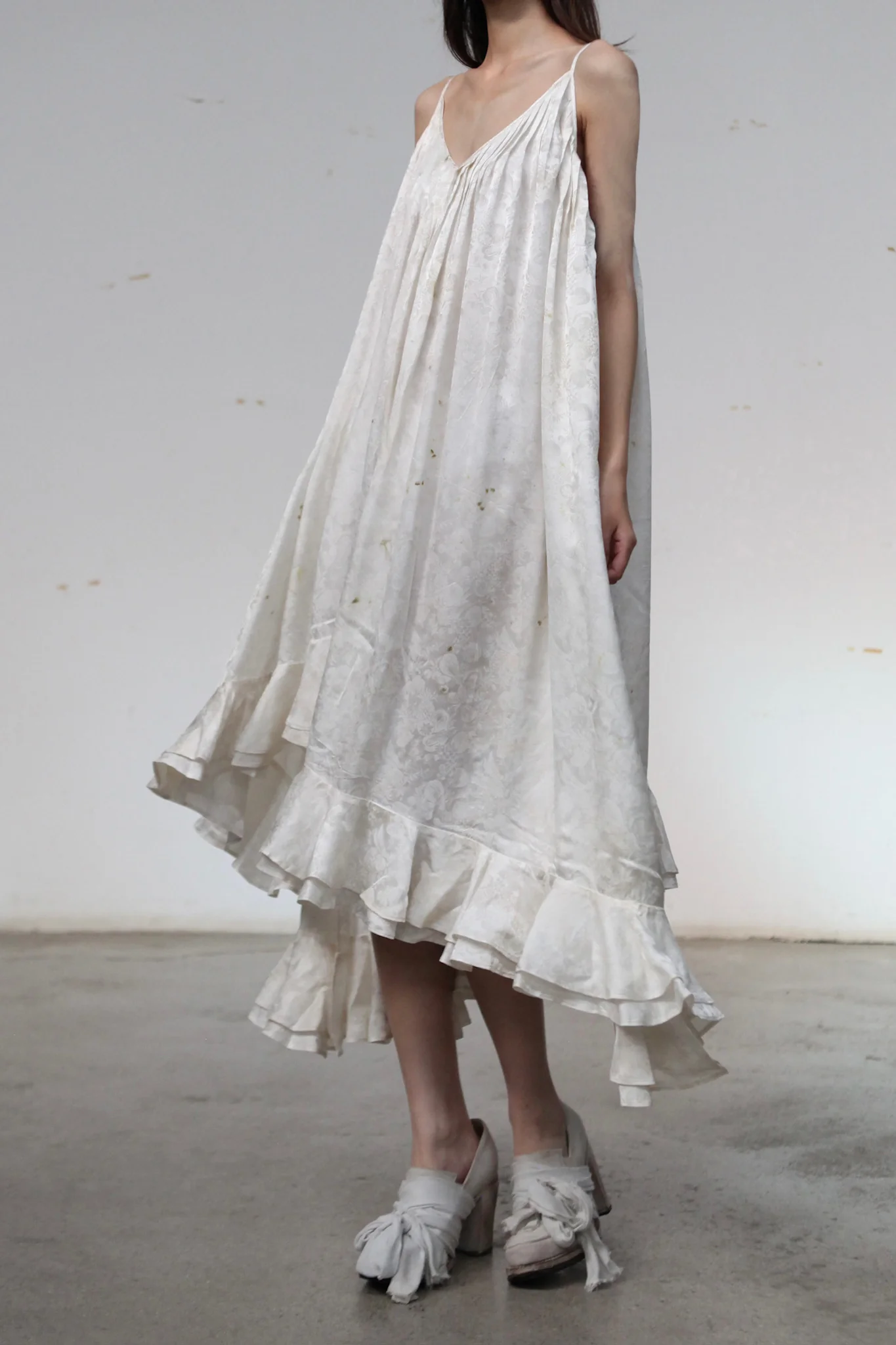 Mutedance 25 Autumn and Winter Suspender Lace Dress MD-MD25FW91-hoary - Image 2