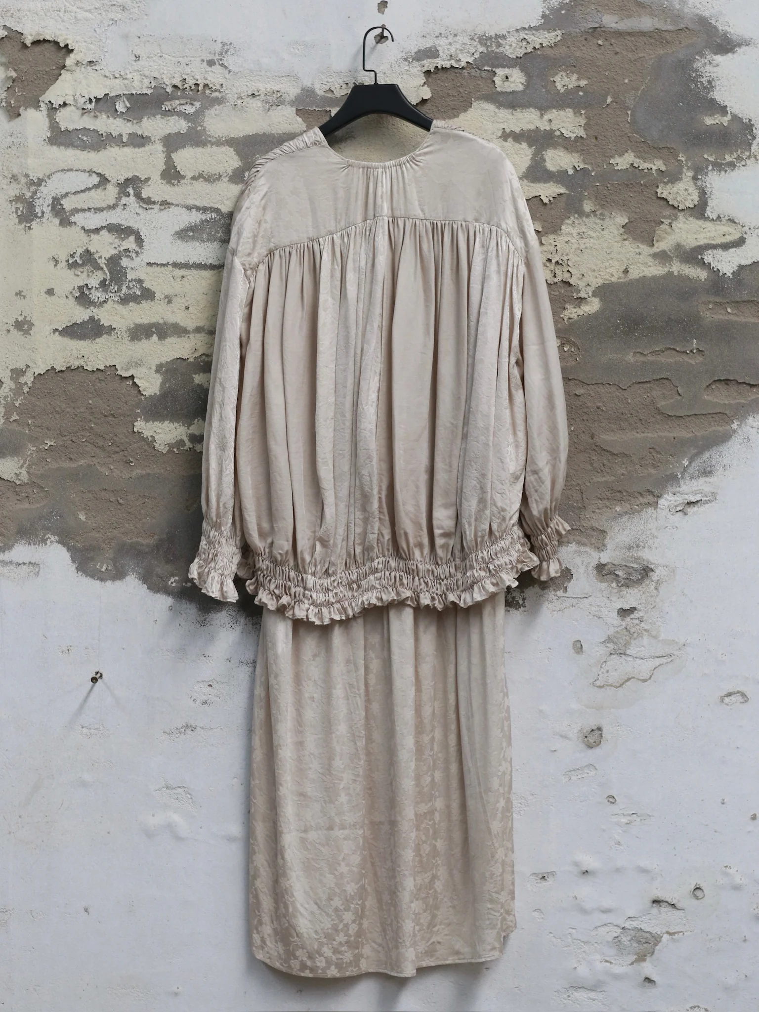 Mutedance 25 autumn and winter V-neck silk dress MD-MD25FW30-beige - Image 5