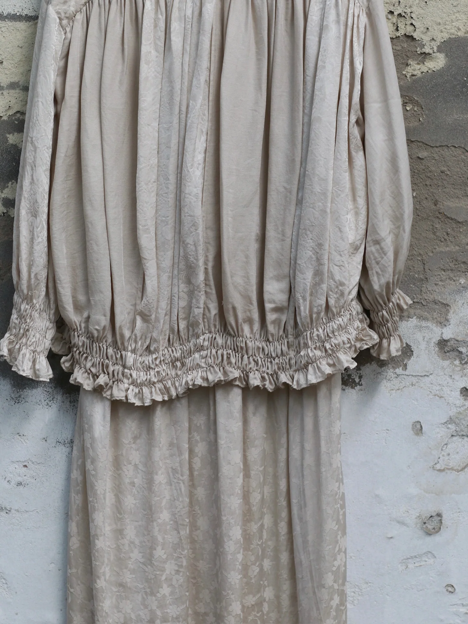 Mutedance 25 autumn and winter V-neck silk dress MD-MD25FW30-beige - Image 7