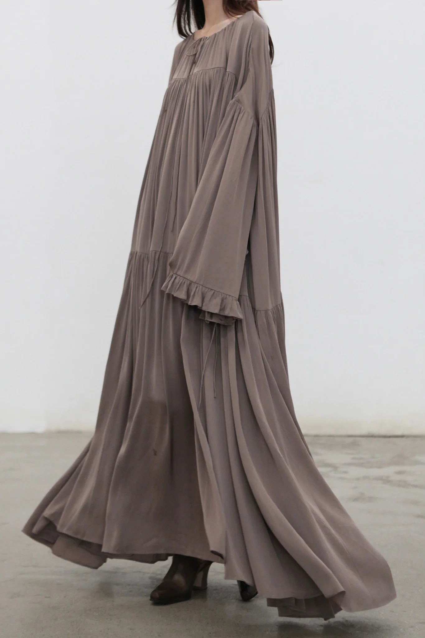 Mutedance 25 Autumn/Winter Hand-dyed Long Lace Cuff Dress MD-MD25FW113-sand (MD25FW114) - Image 2