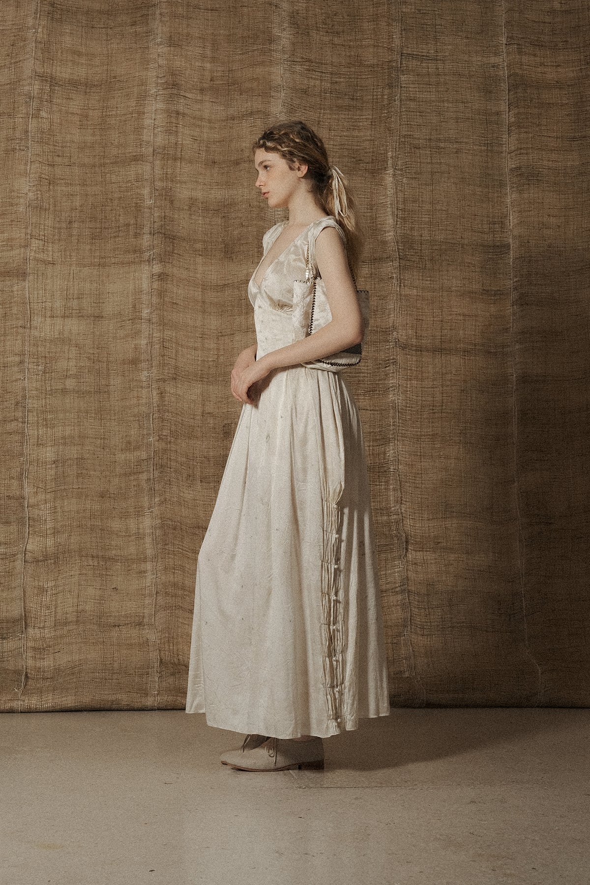 Mutedance 25 Spring/Summer Deep V-neck Pleated Dress MD-MD25SS25-HOARY MD25SS24 - Image 10