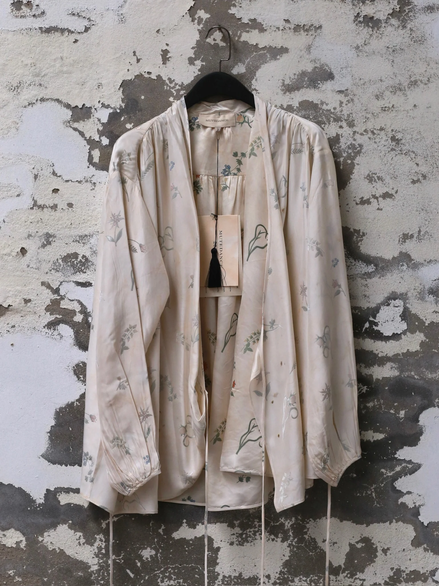 Mutedance 25 Spring/Summer Silk V-Neck Lace-Up Top MD-MD25SS47-hoary MD25SS45 - Image 2