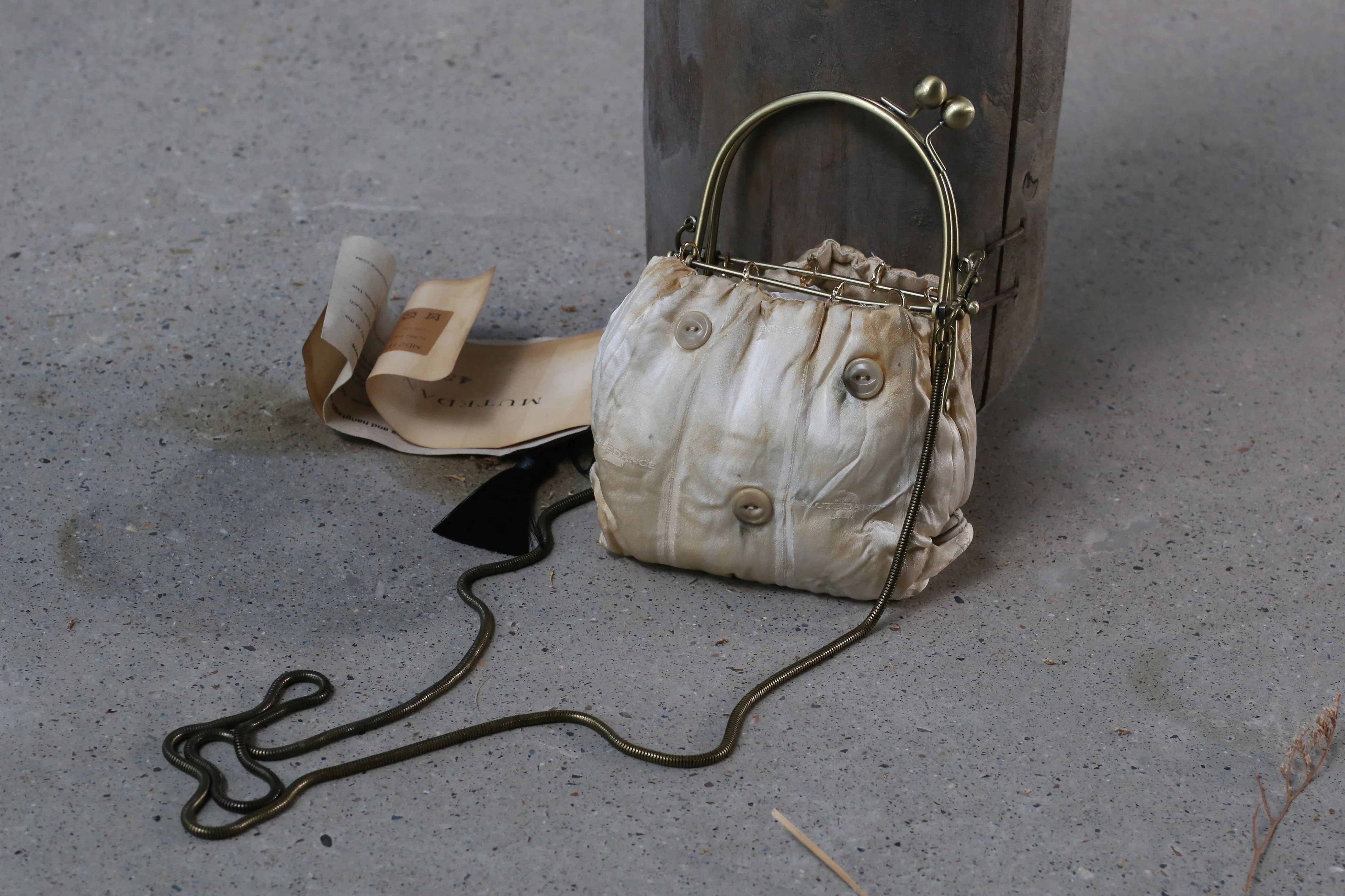 MUTEDANCE buckle flat sling bag MD21FW70 - Image 4