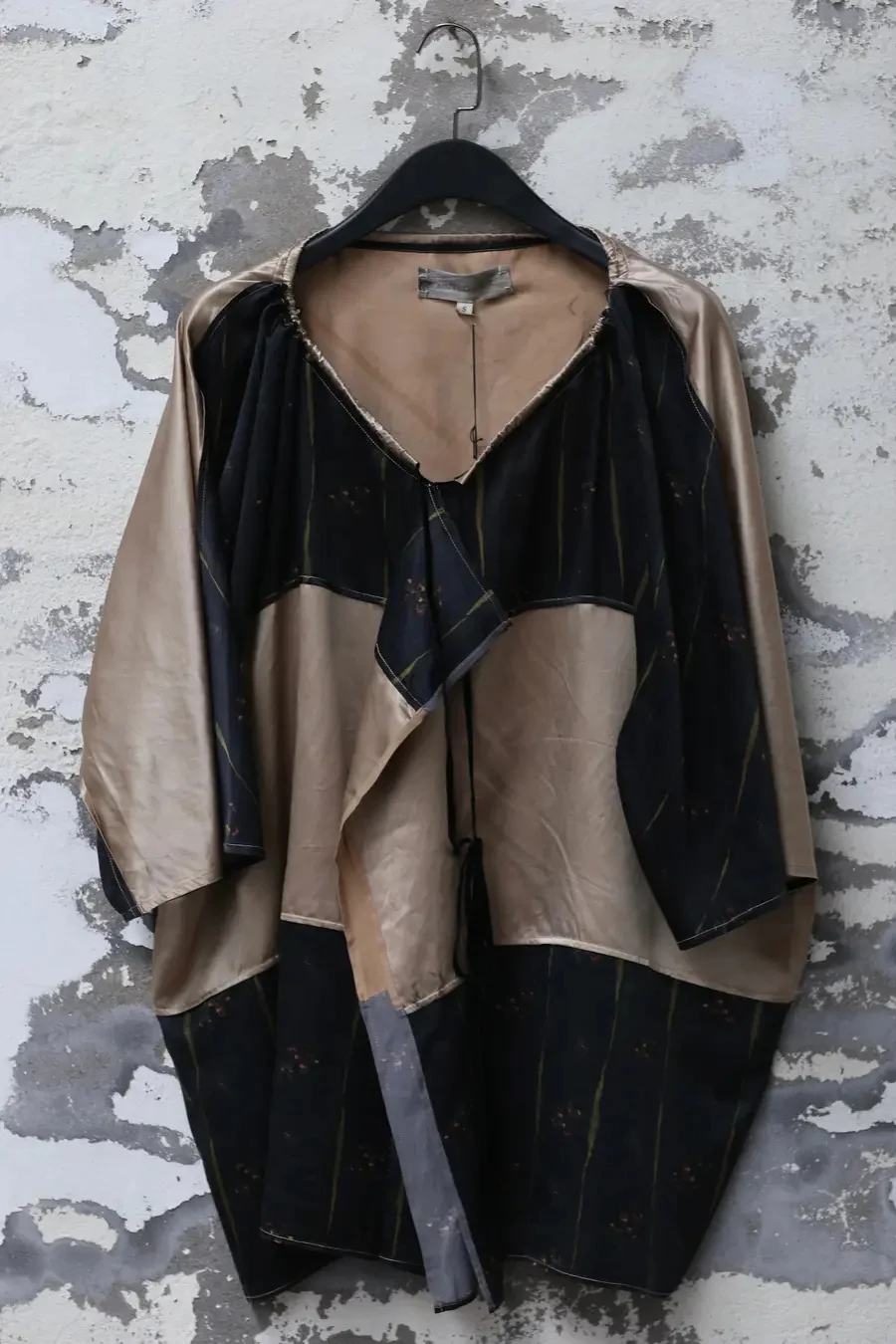 Mutedance splicing loose drawstring V-neck top series MD-MD24SS89-KAQI Khaki PM125 - Image 6