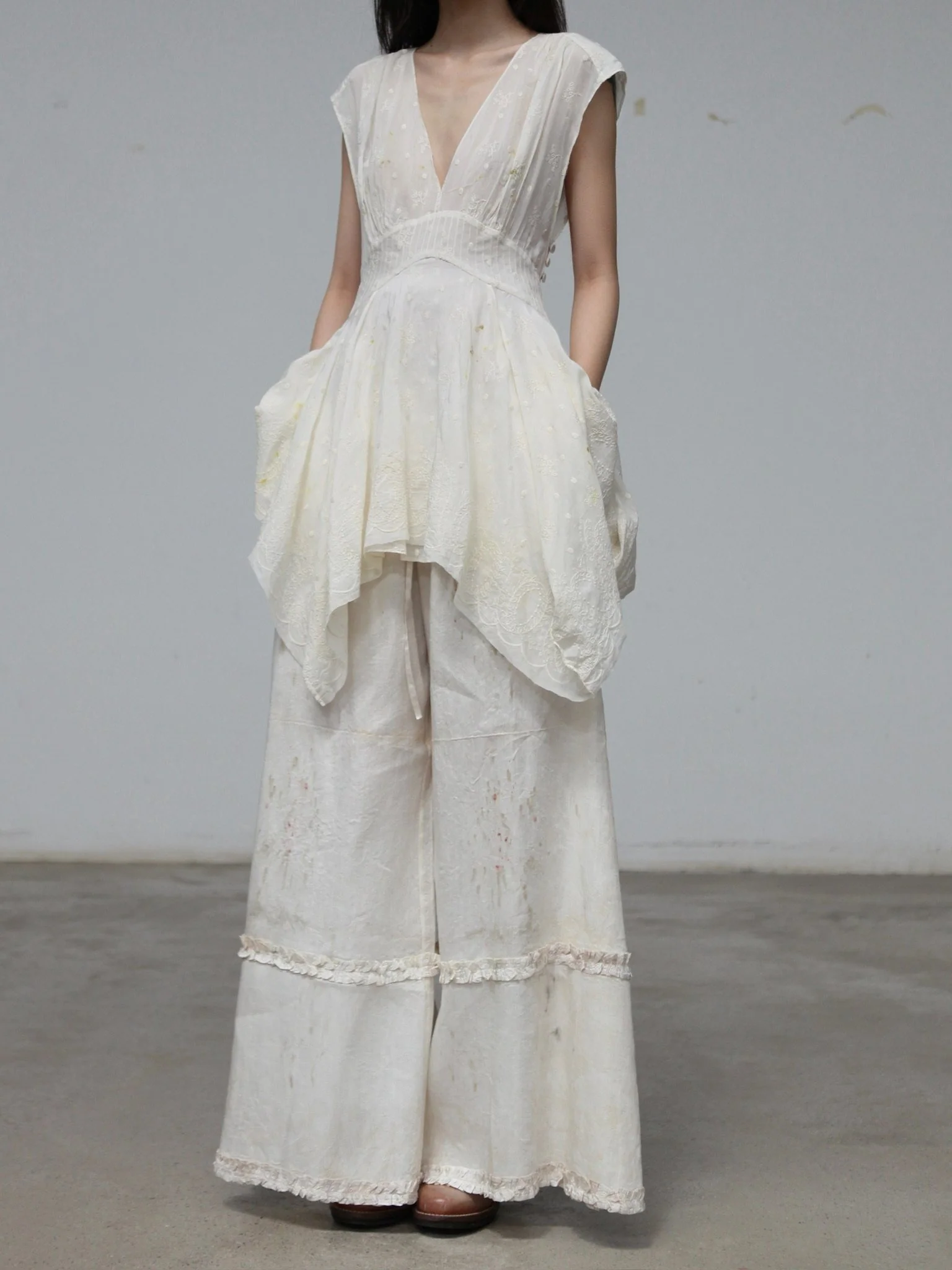 Mutedance Spring/Summer 2026 V-neck fitted waist top/shirt MD-MD26SS66 - Image 3