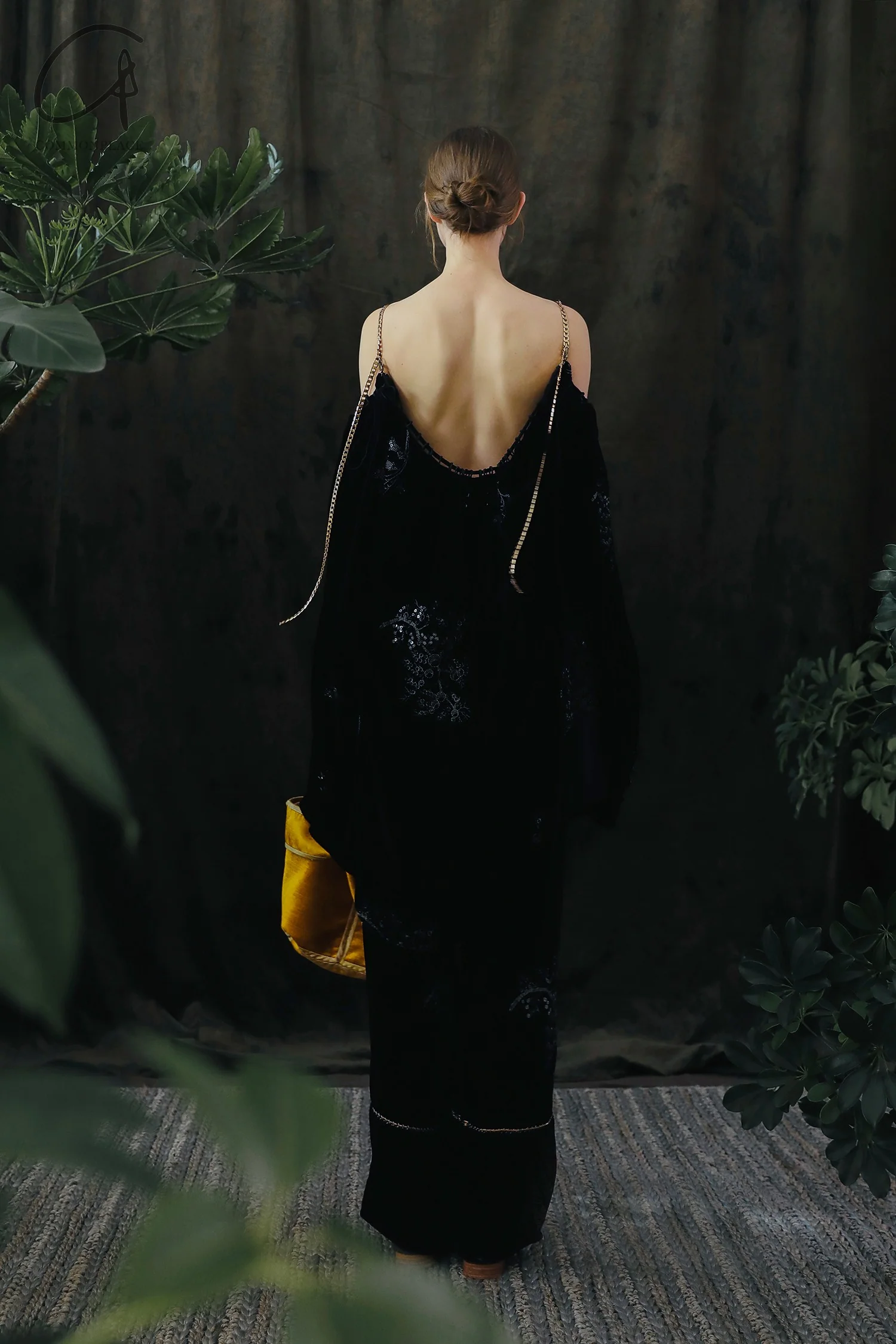 MUTEDANCE 24 Spring/Summer Velvet Embroidered Top MD-MD24SS43-HEI Black - Image 13