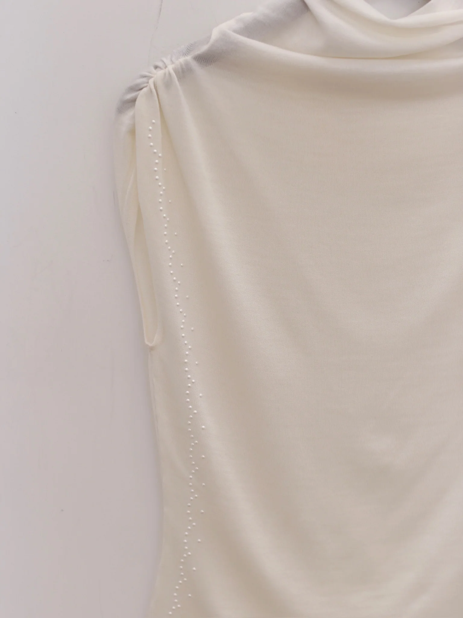 NAN KNITS 25 Spring/Summer Turtleneck Beaded Wool Sleeveless Top NAN-N25SSVE06WHI-BAI White - Image 3