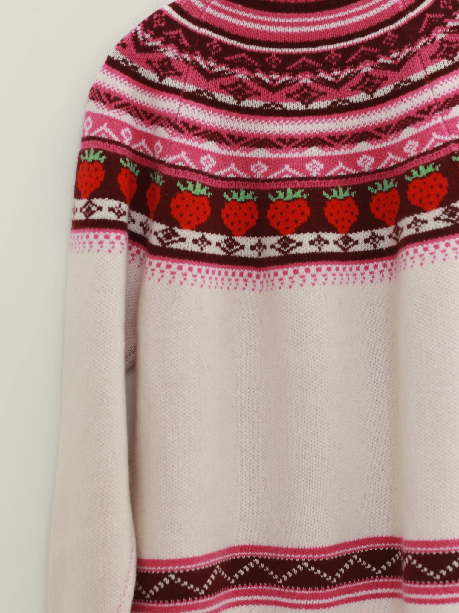 NAN KNITS Disney Strawberry Bear jacquard pullover NAN-N25AWDSY01PIN-PIN colorblock - Image 3