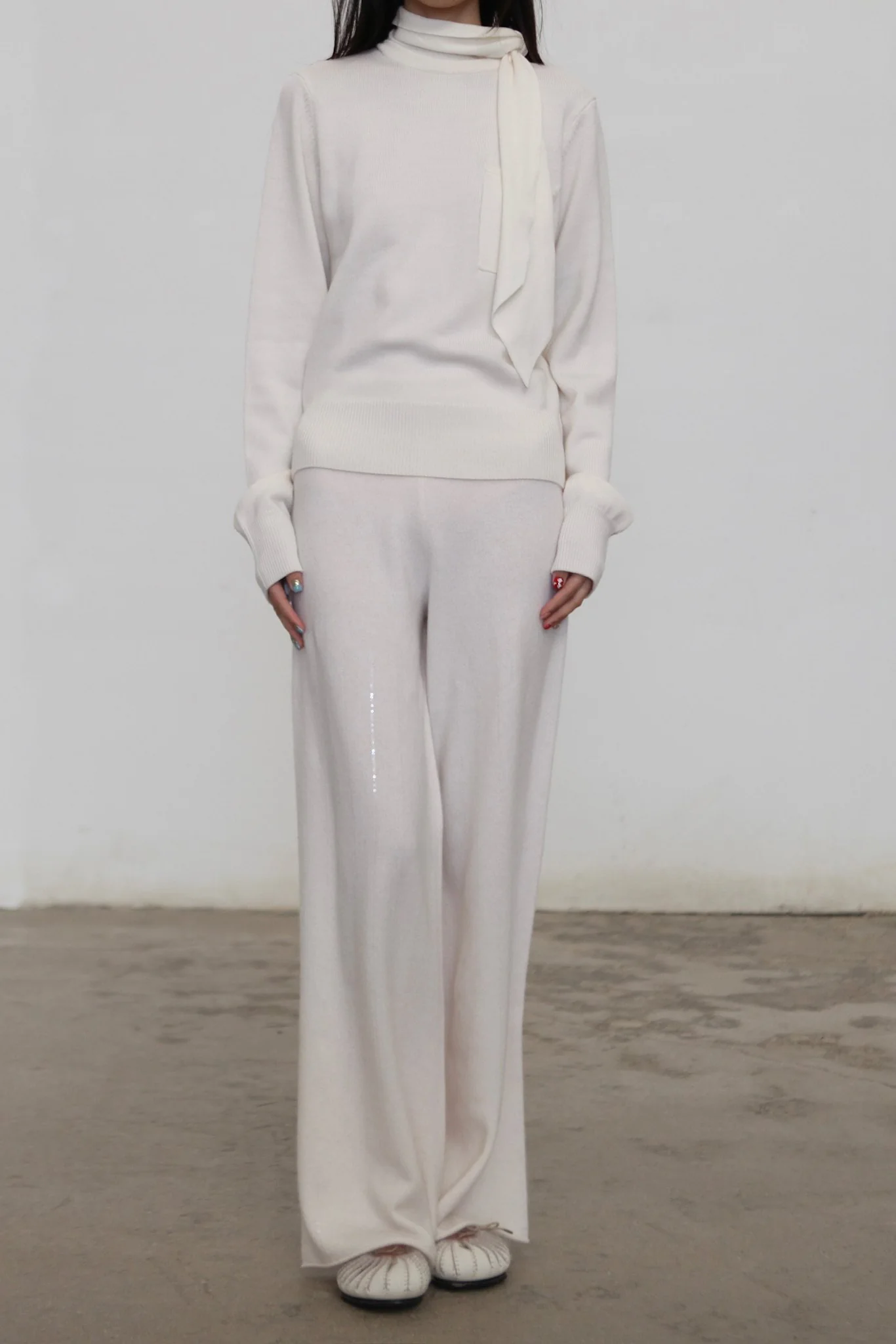 NAN KNITS drawstring collar pullover NAN-N25AWJUM02-BAI White - Image 2