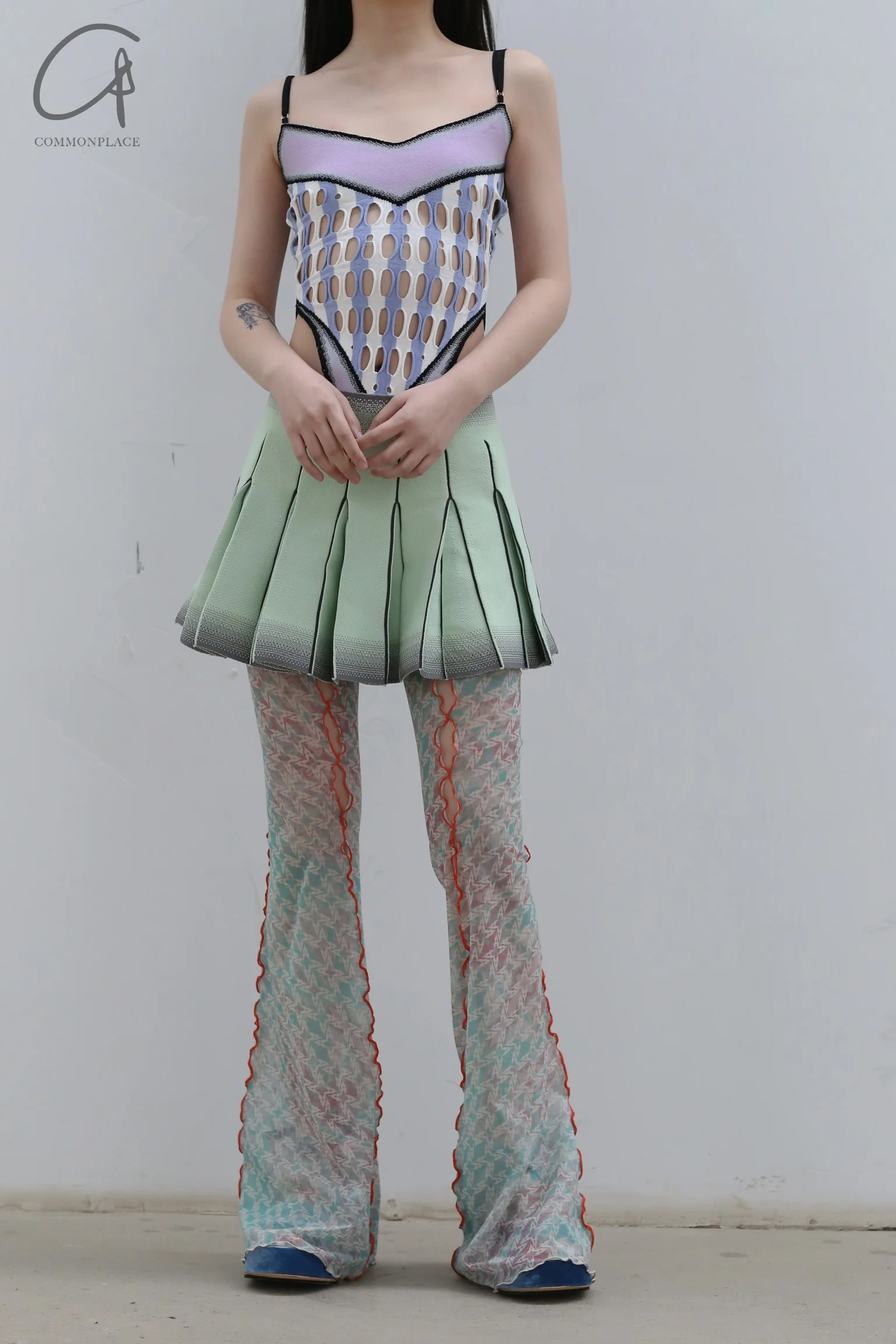 NAN KNITS gradient eye camisole 22051730 blue - Image 4
