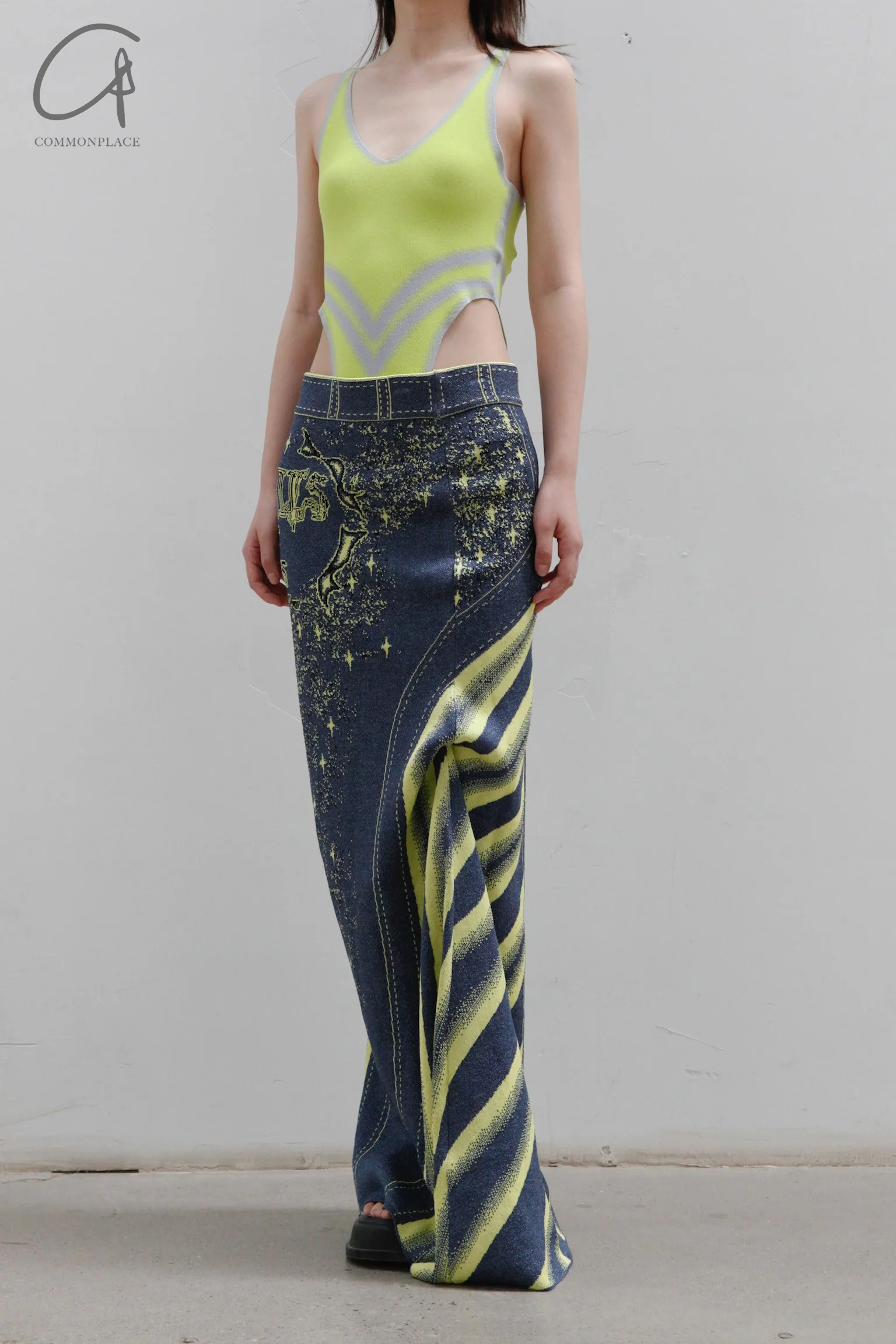 NAN KNITS gradient V-neck jumpsuit 22051723 yellow-green - Image 2