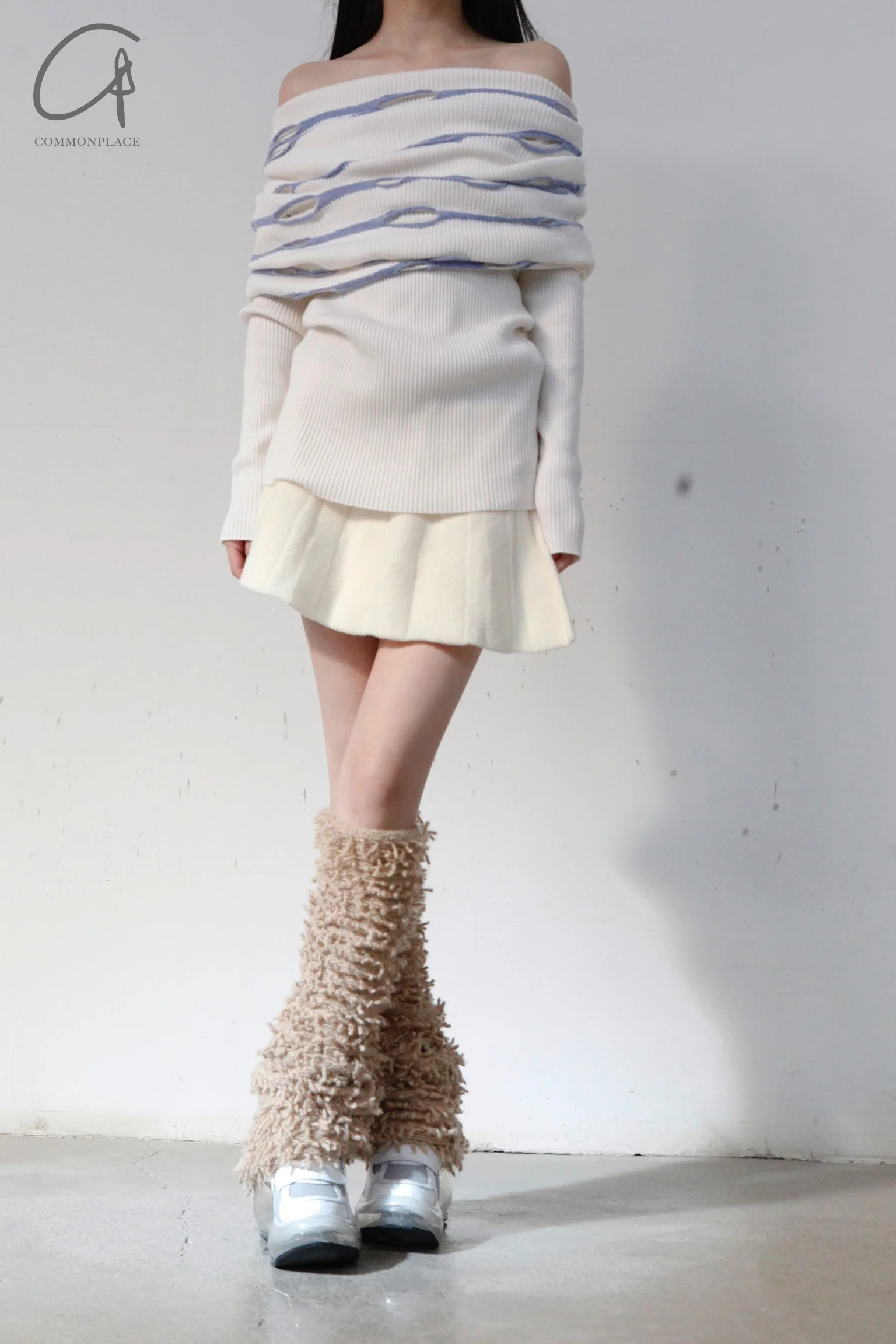 NAN KNITS pleated eyelet one-line collar top NAN-22111677-BAI white - Image 4