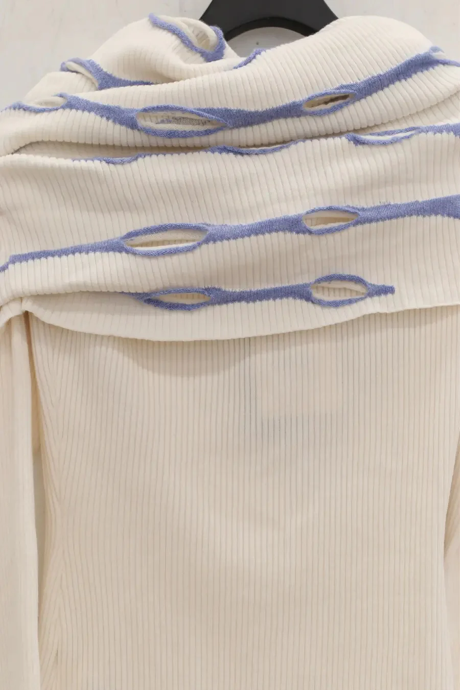 NAN KNITS pleated eyelet one-line collar top NAN-22111677-BAI white - Image 8