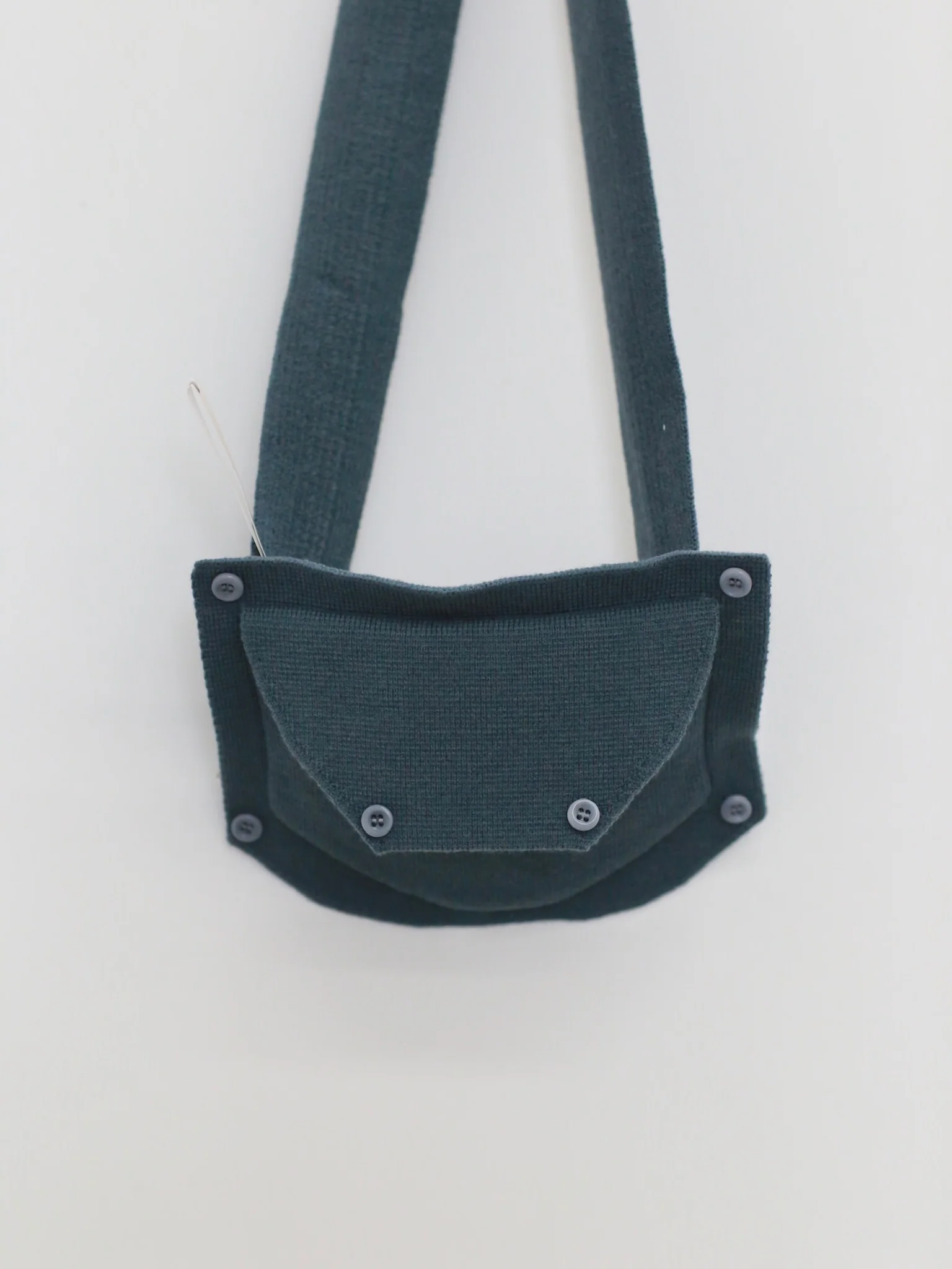 o cloche code 25 Fall/Winter Chunky Needle Button Waist Bag OCC-OH01S900-METL MALTESE Maltese Blue - Image 2