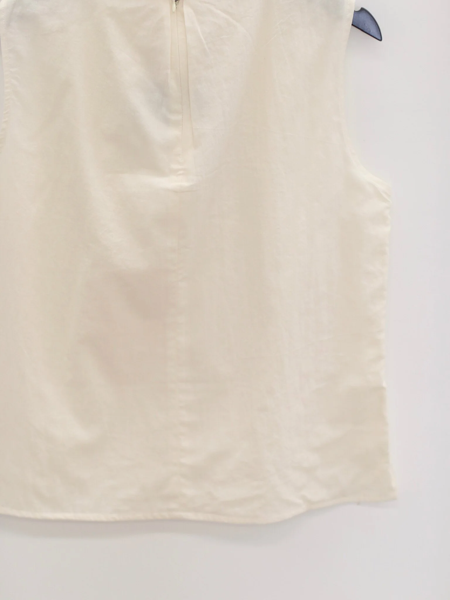 o cloche code 26SS Lightweight sleeveless top/vest OCC-OS26ST008W-WB (WHITE) - Image 3