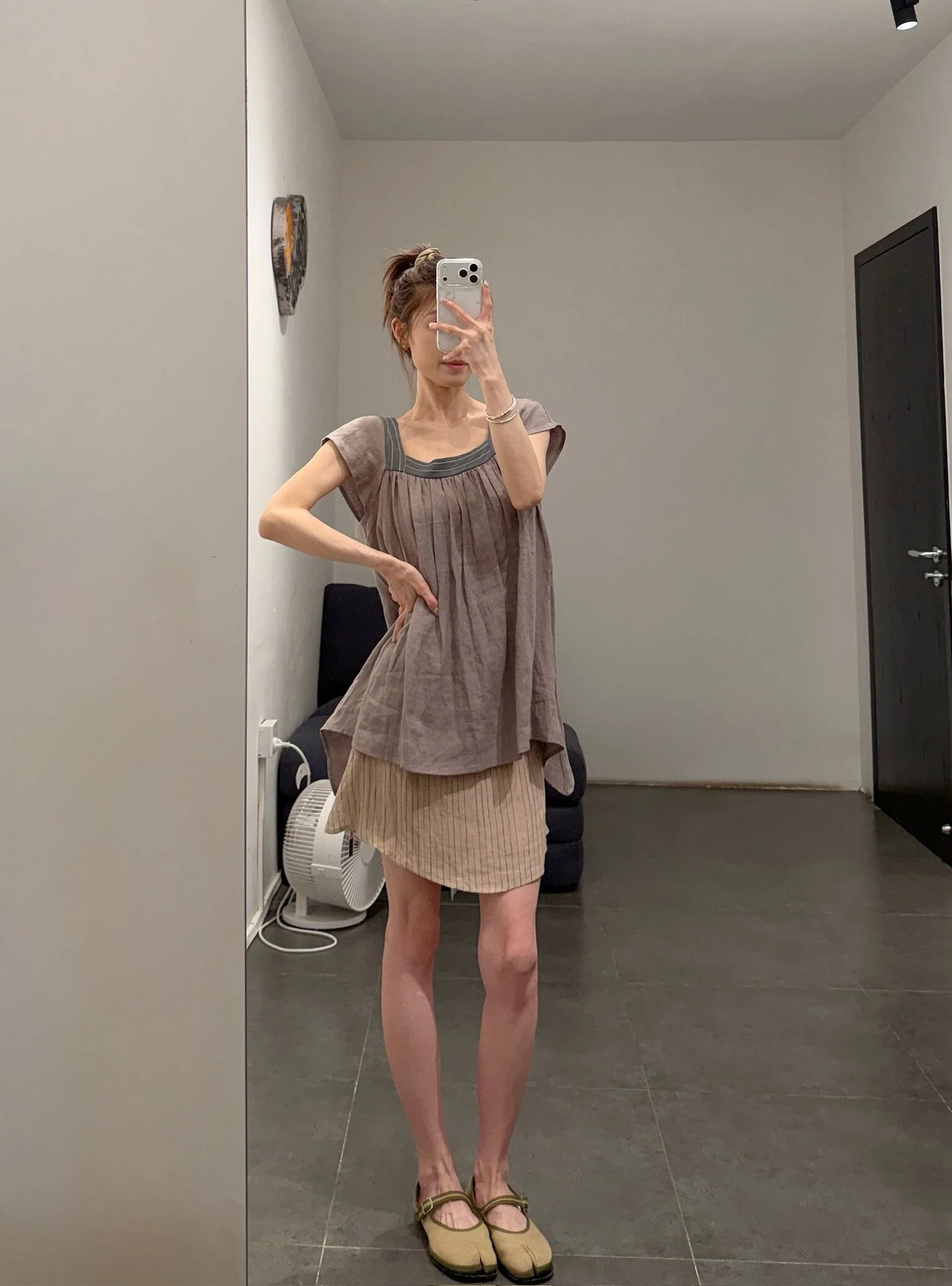 o cloche Code 26SS Paneled Lace-Up Flutter-Sleeve Top (Women's Linen-Cotton-Silk Short-Sleeve T-Shirt) OCC-OS26ST020P-LSH-F-HC – In Stock – Pebble Grey - Image 6