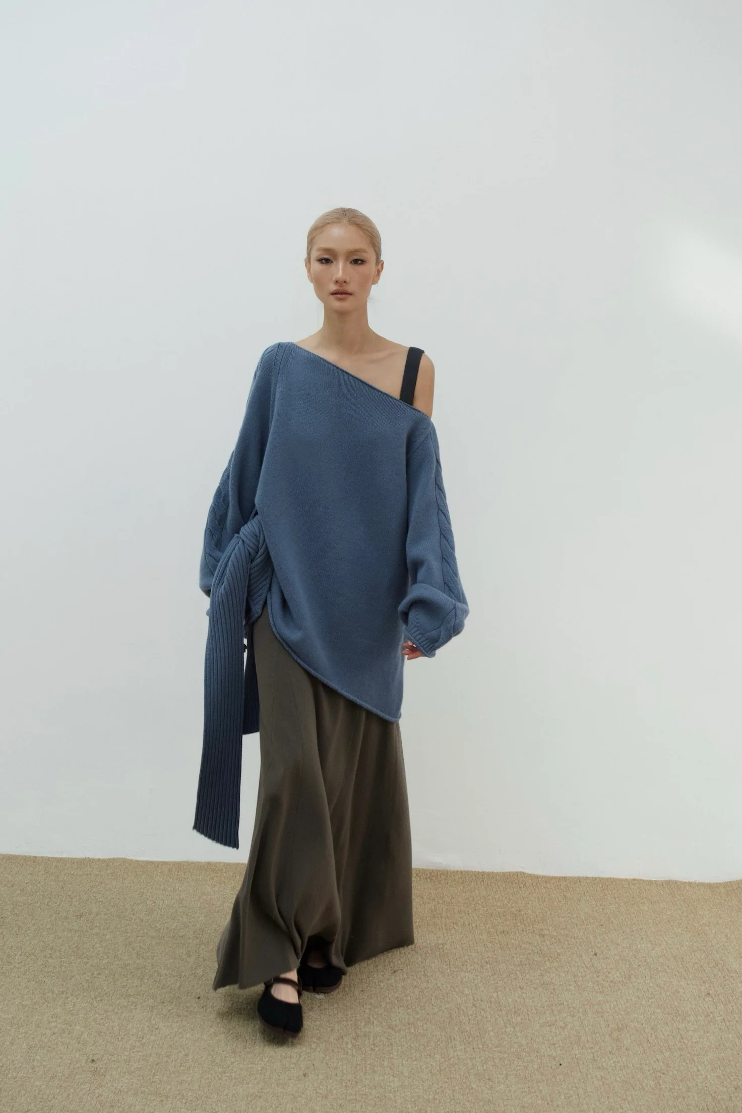 o cloche code cashmere tie-up off-shoulder sweater OCC-OH01T819-METL (MALTESE Maltese Blue) - Image 3