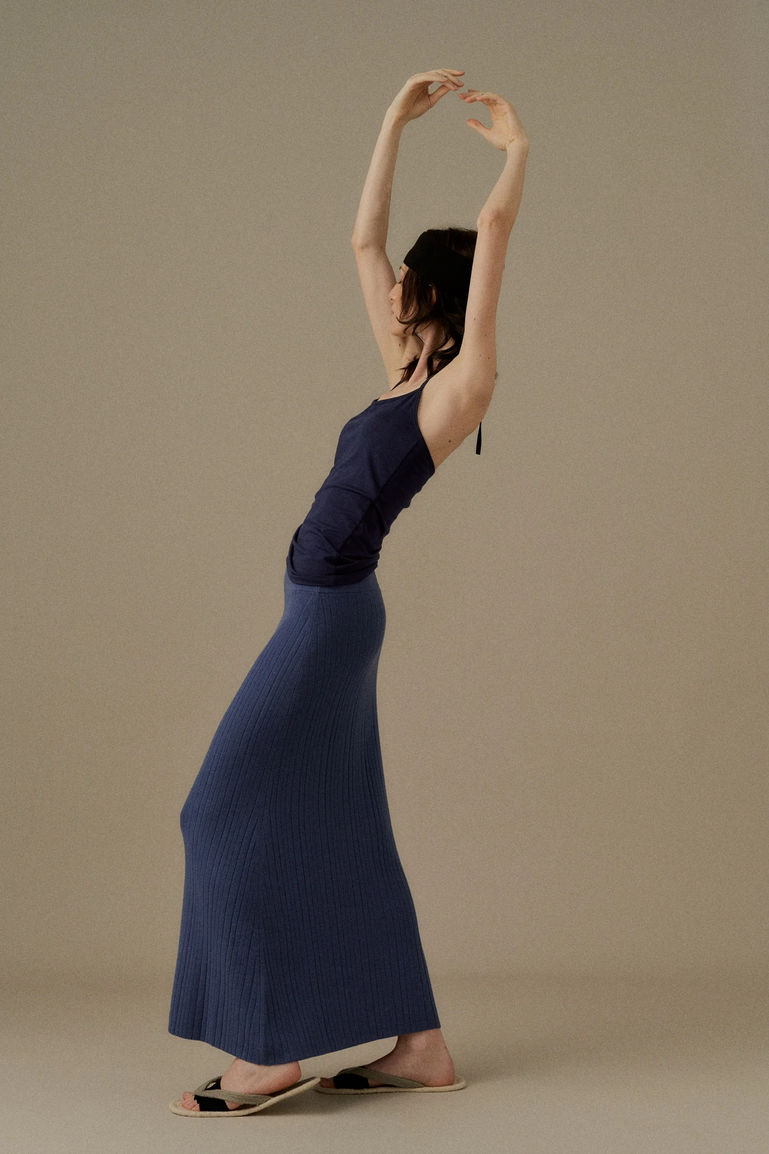 o cloche code wool knit curved midi skirt OCC-OH01Q801-WL misty blue OCEANA - Image 17